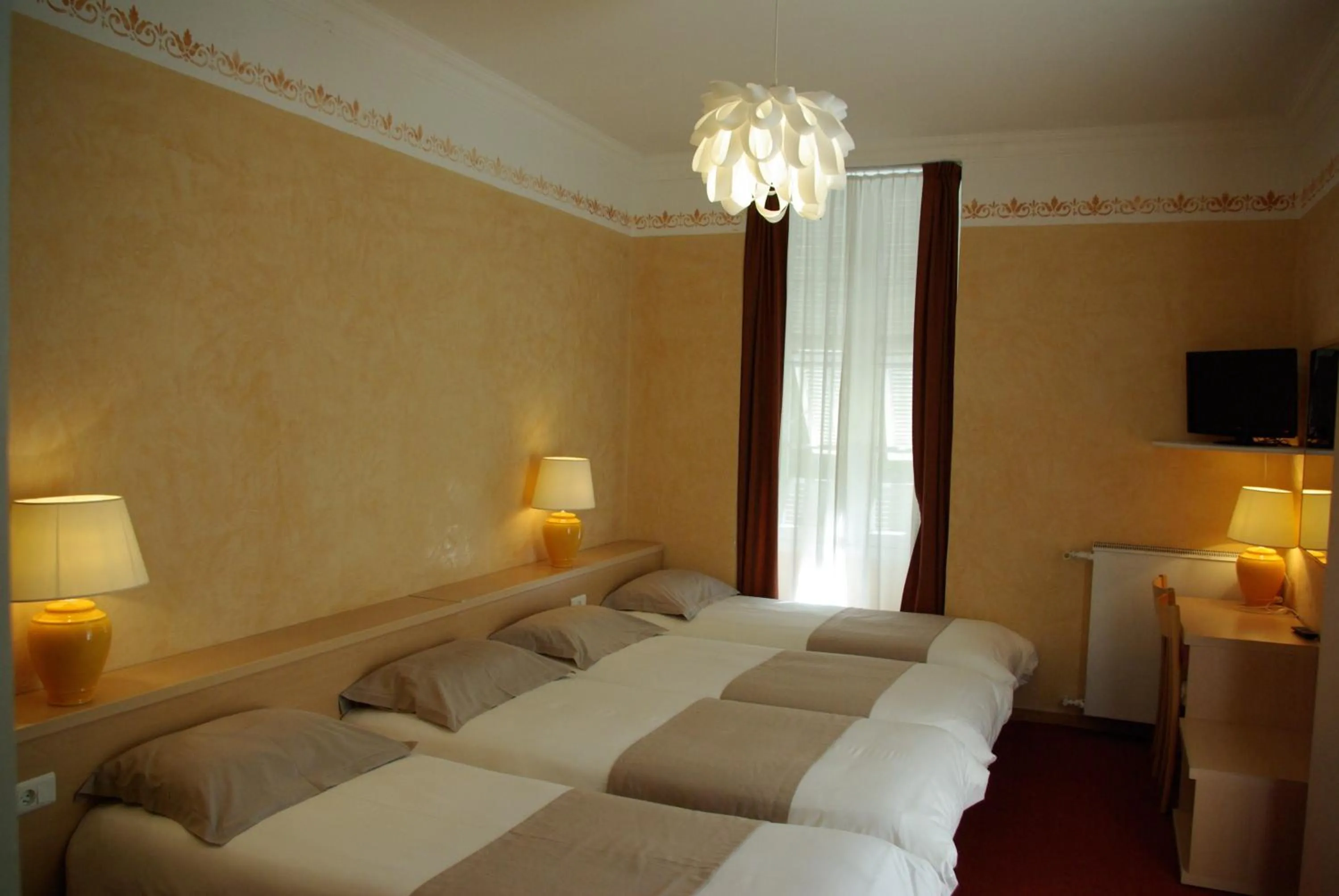 Photo of the whole room in Le Mirval