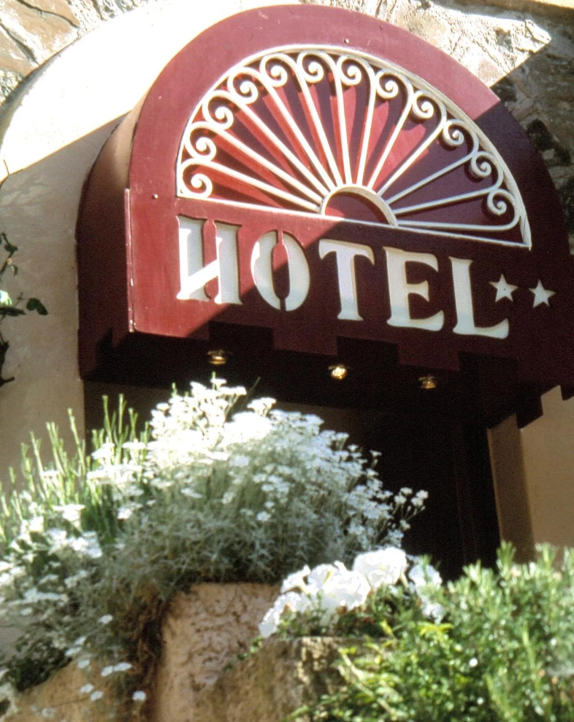 Facade/entrance in Le Mirval