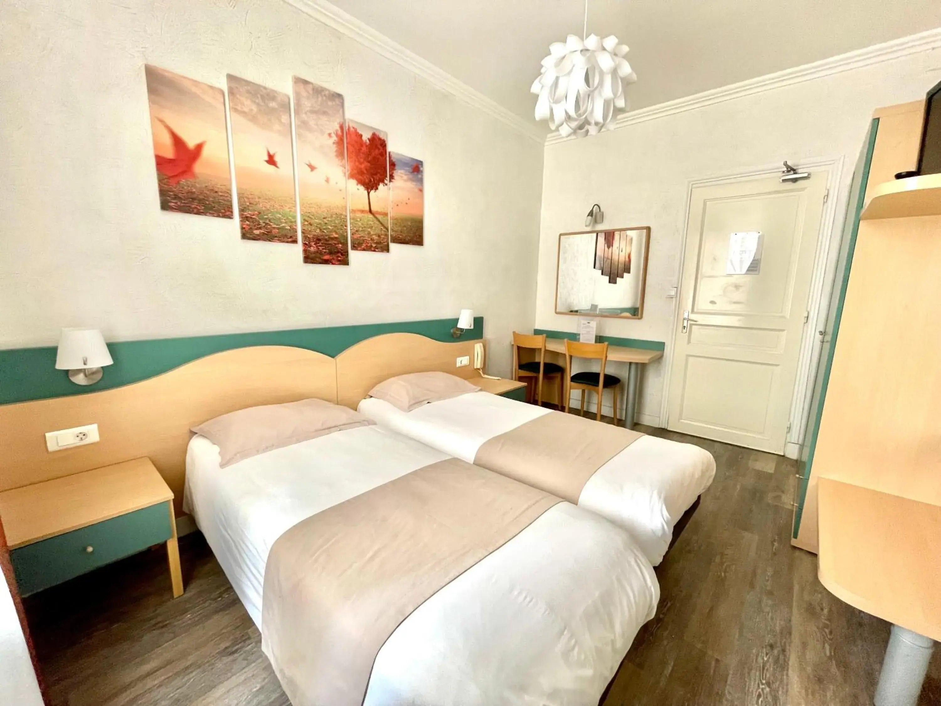 Twin Room in Le Mirval Twin Room in Le Mirval