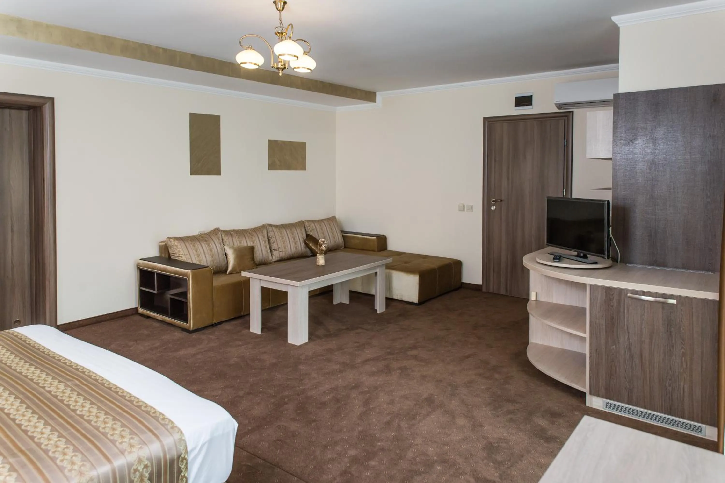 Photo of the whole room, Bed in Emmar Zlatograd