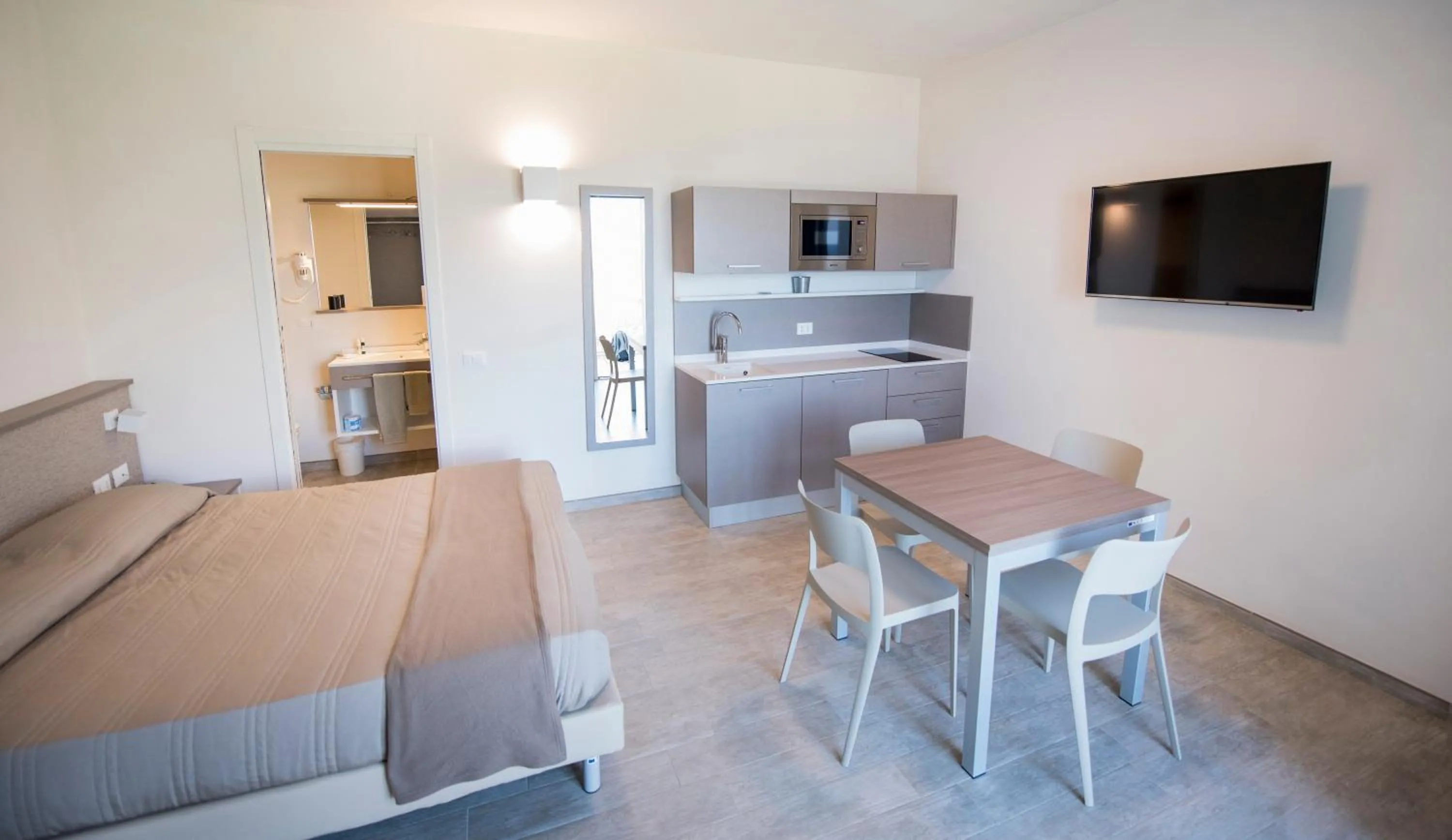 Kitchen or kitchenette, Bed in La Blanca Resort & Spa