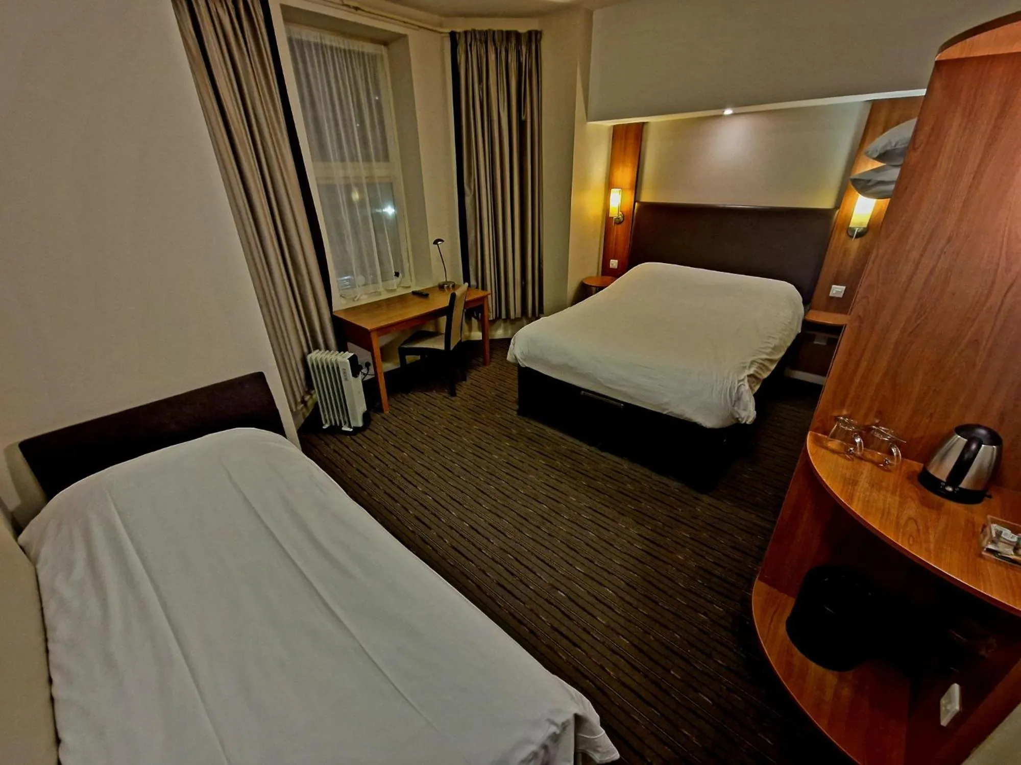 Twin Room in Charter Hotel Bournemouth