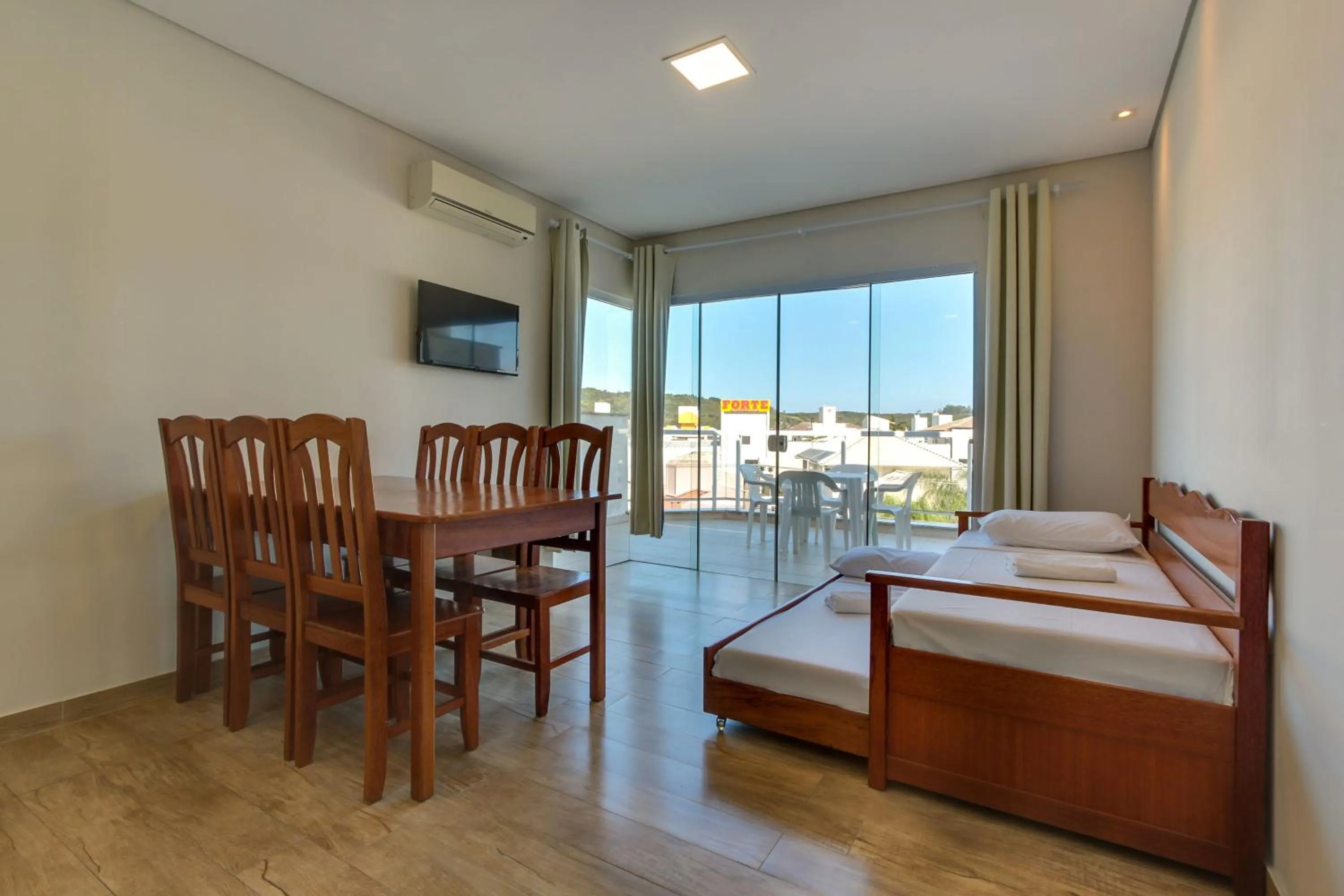 Living room, Bed in Imigrantes Apart Hotel