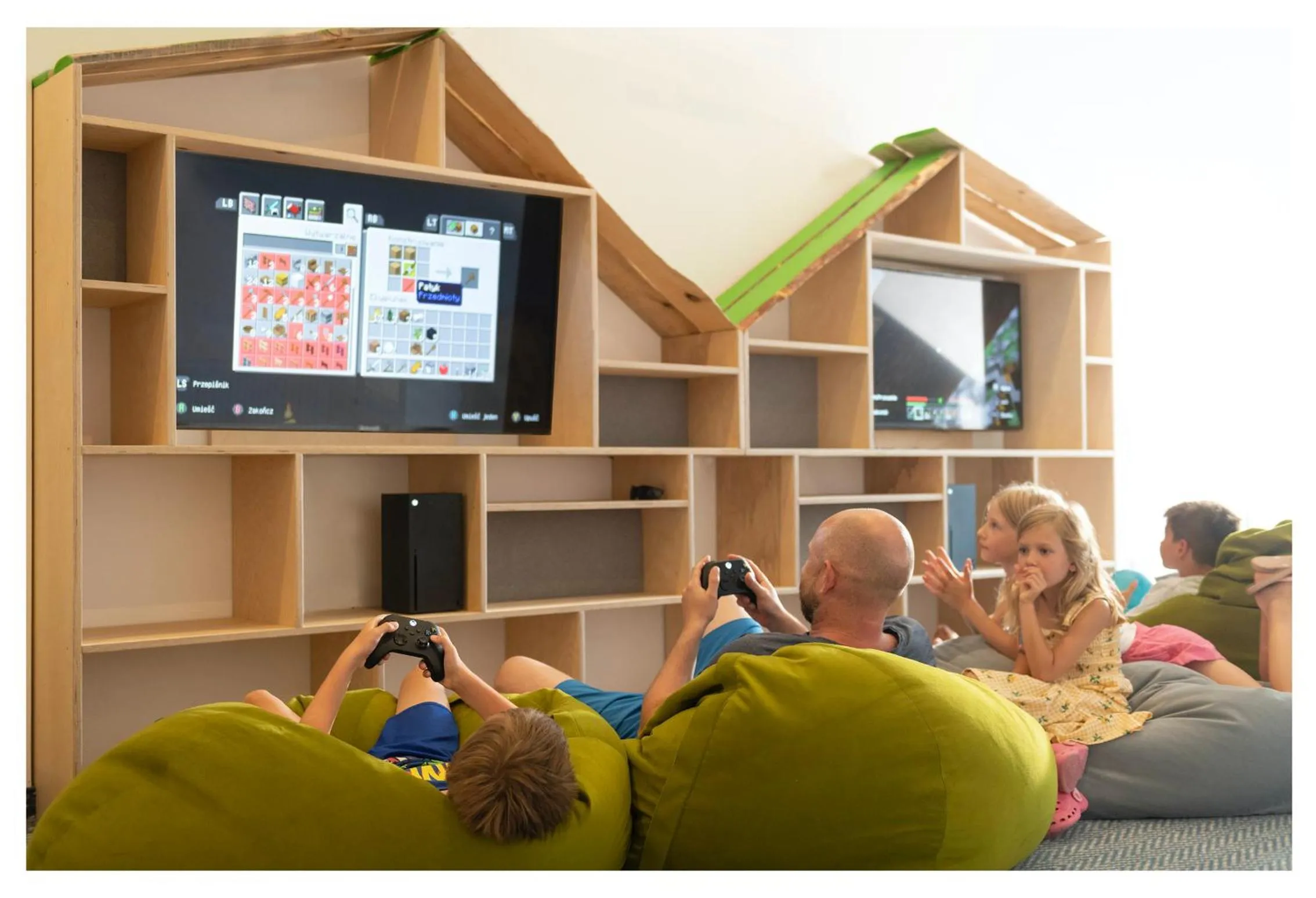 TV and multimedia in Neptuno Resort & Spa