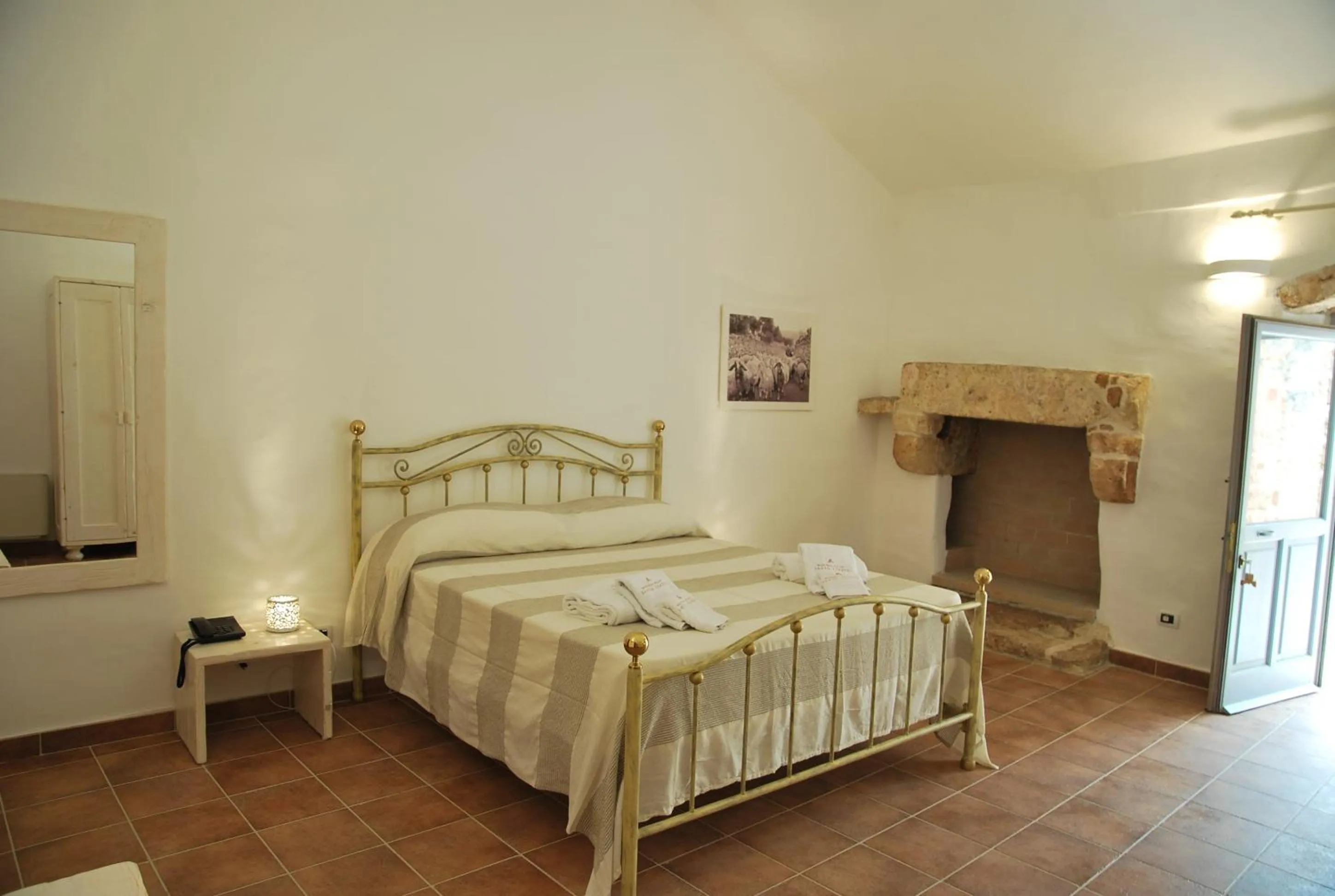 Photo of the whole room, Bed in Masseria Relais Santa Teresa