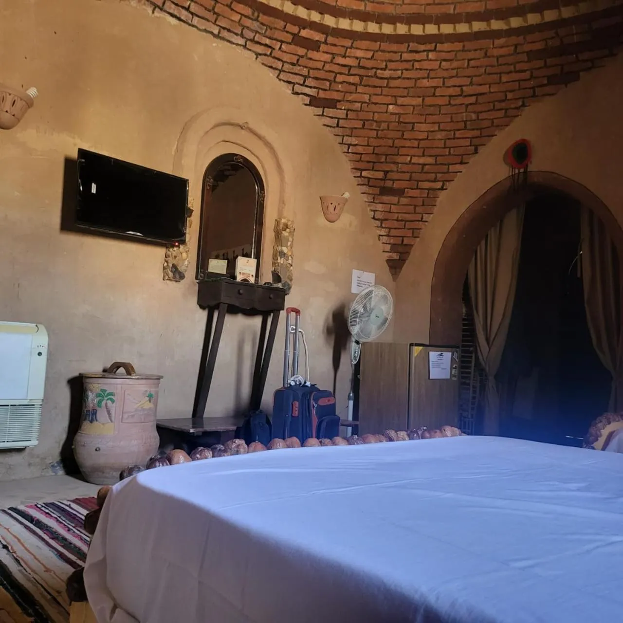 Bed in Qasr El Bagawat Hotel