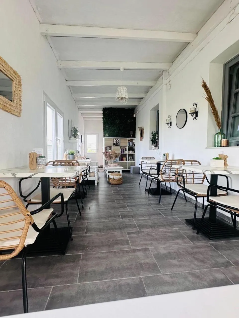 Restaurant/places to eat in Mare Nostrum Santo