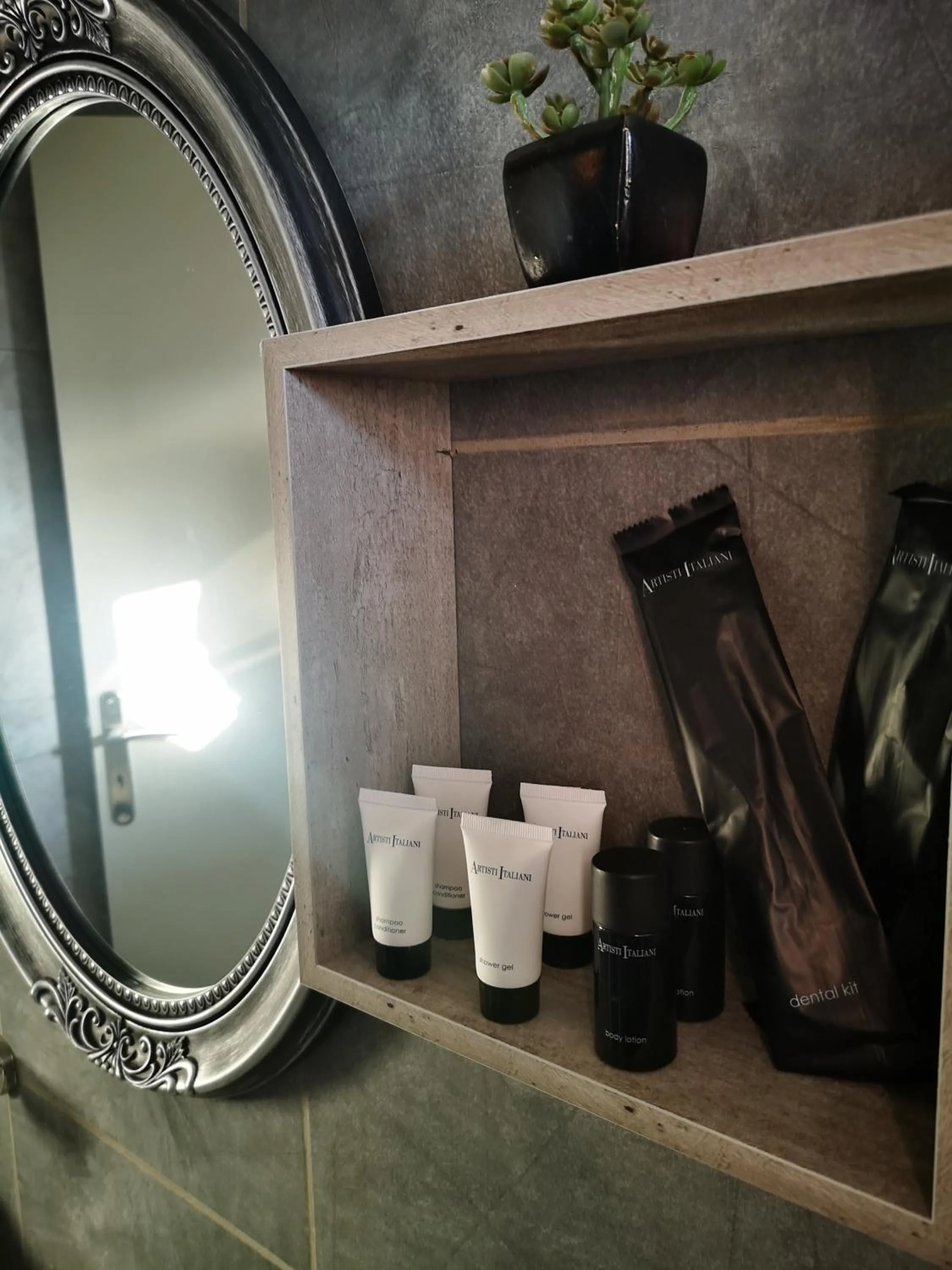 Toilet in Mare Nostrum Santo