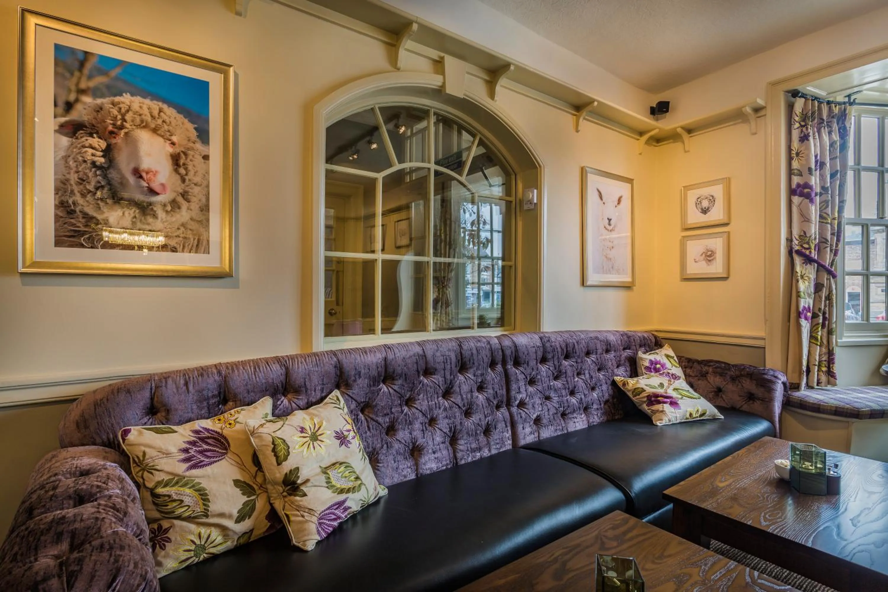 Seating area in The Golden Fleece Hotel, Thirsk, North Yorkshire - The Coaching Inn Group