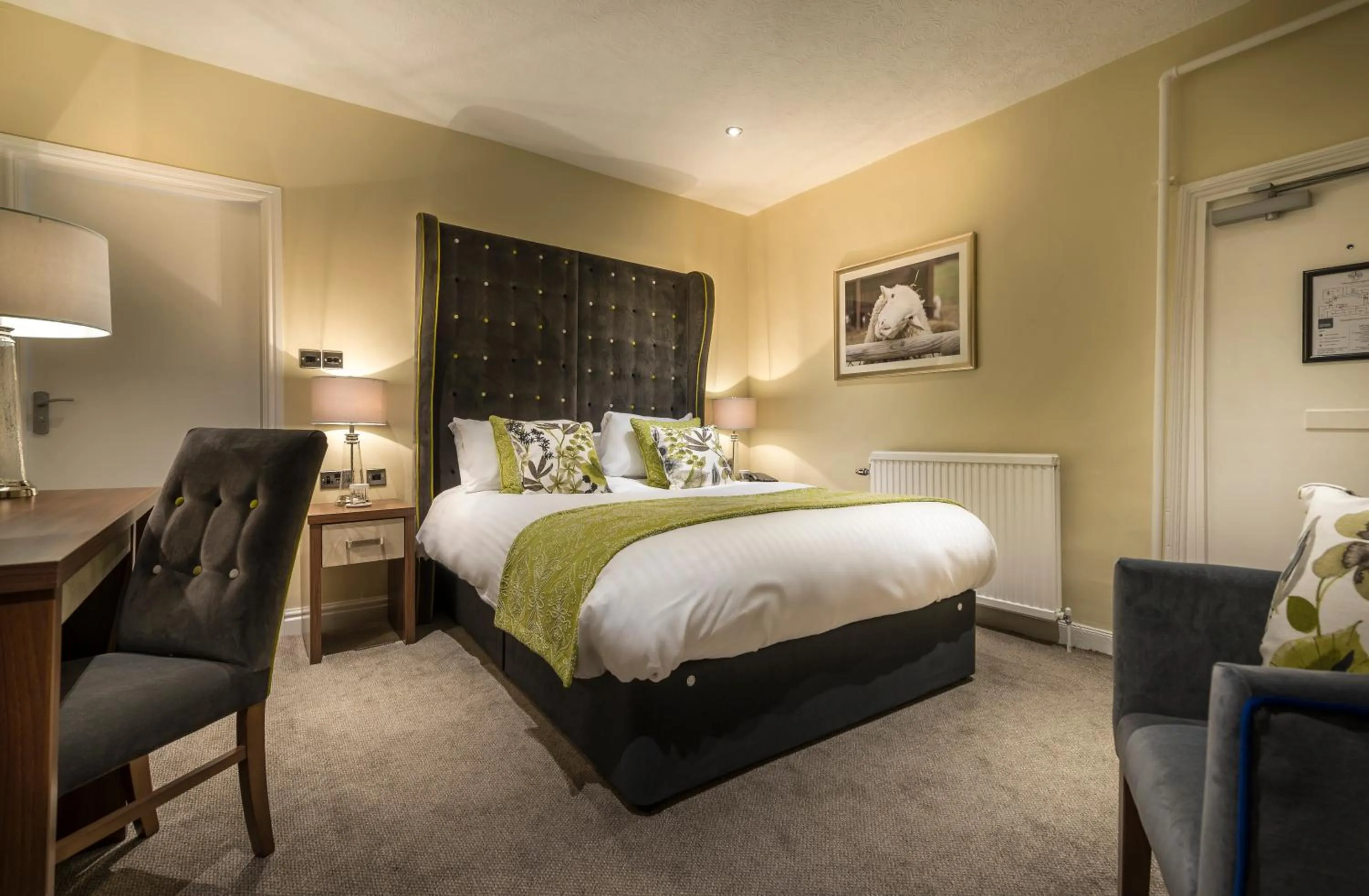 Bedroom, Bed in The Golden Fleece Hotel, Thirsk, North Yorkshire - The Coaching Inn Group