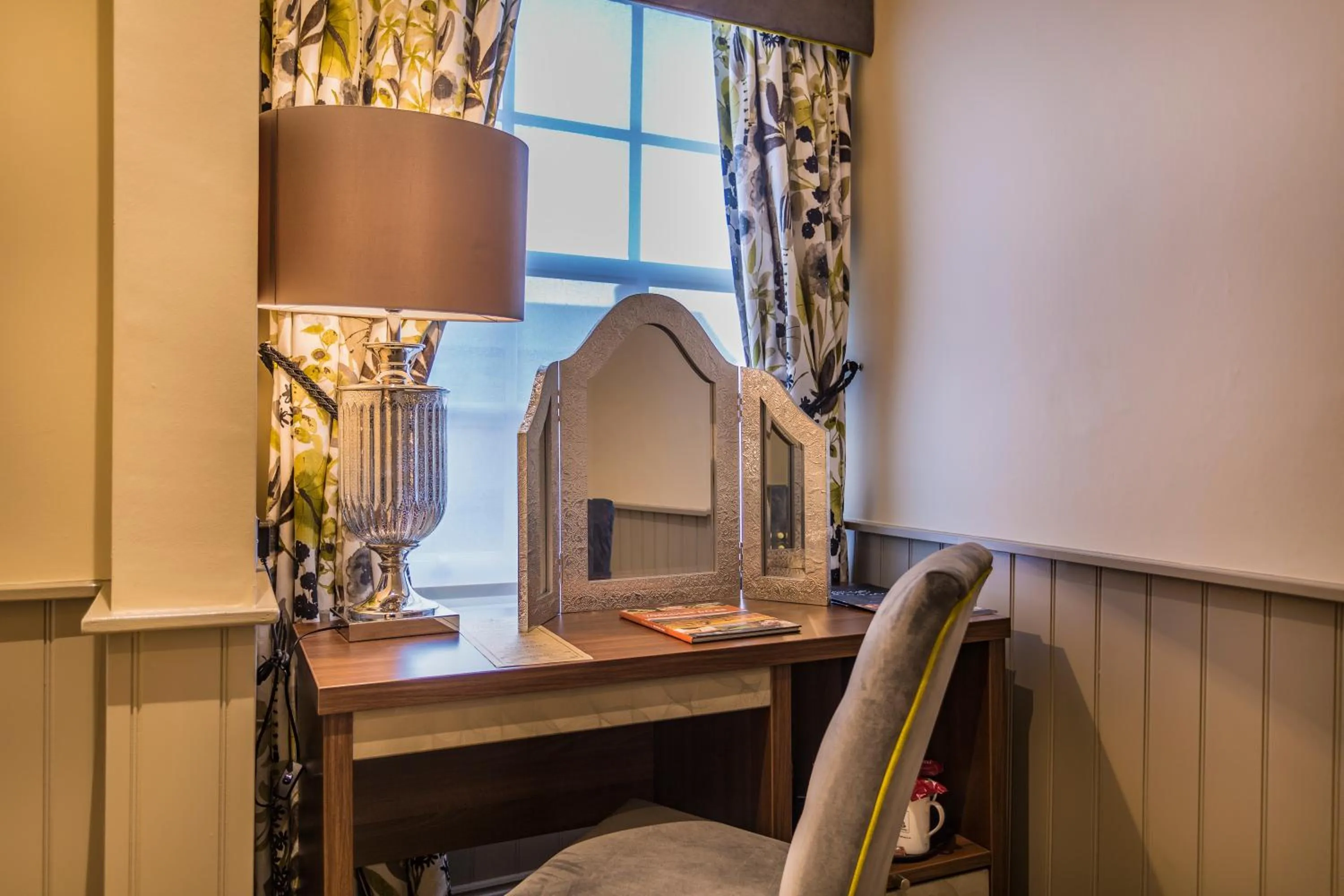 Seating area in The Golden Fleece Hotel, Thirsk, North Yorkshire - The Coaching Inn Group