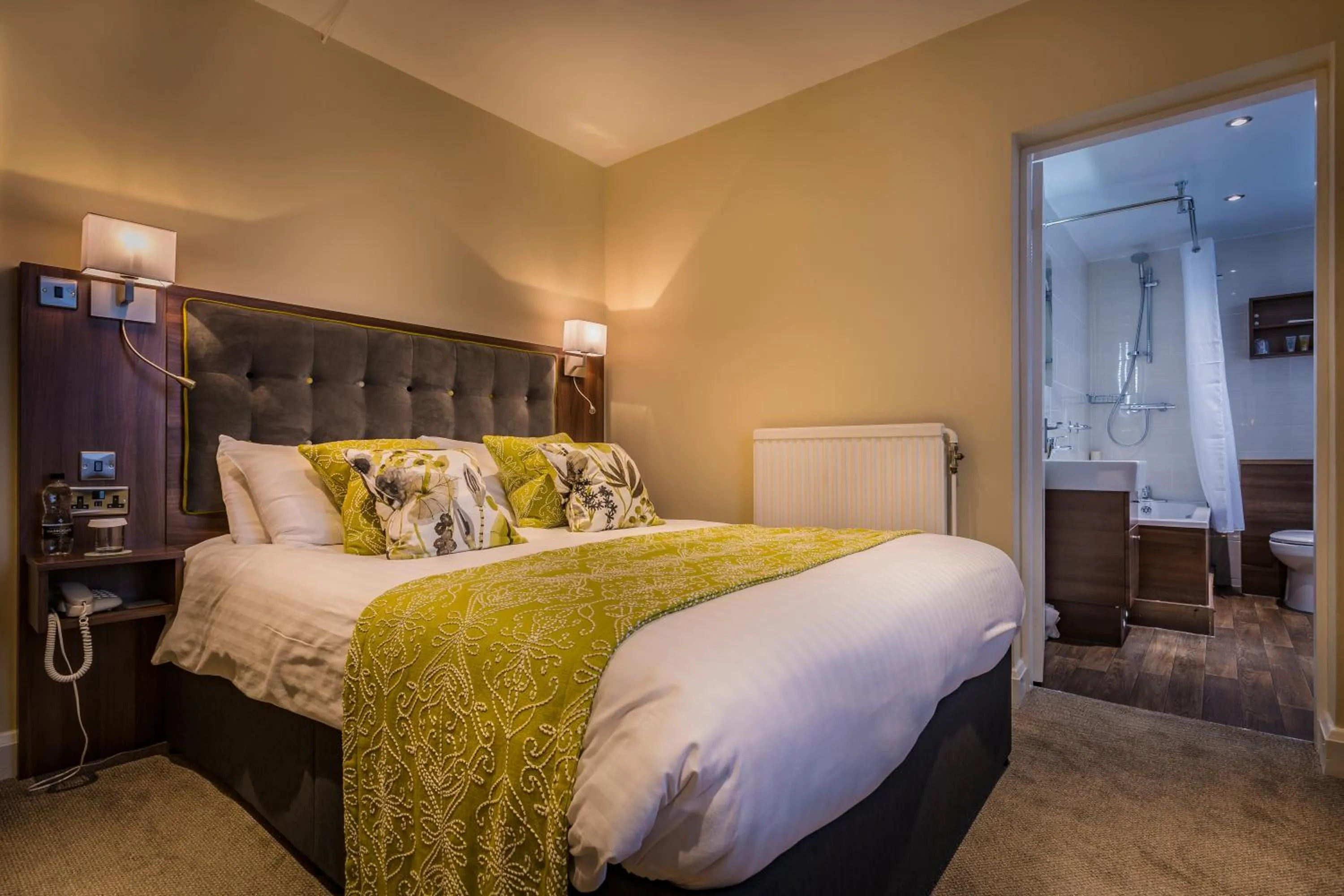 Bedroom, Bed in The Golden Fleece Hotel, Thirsk, North Yorkshire - The Coaching Inn Group