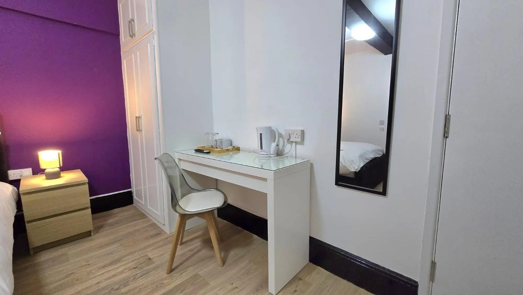 wardrobe, Bed in Tyger Inn Derby