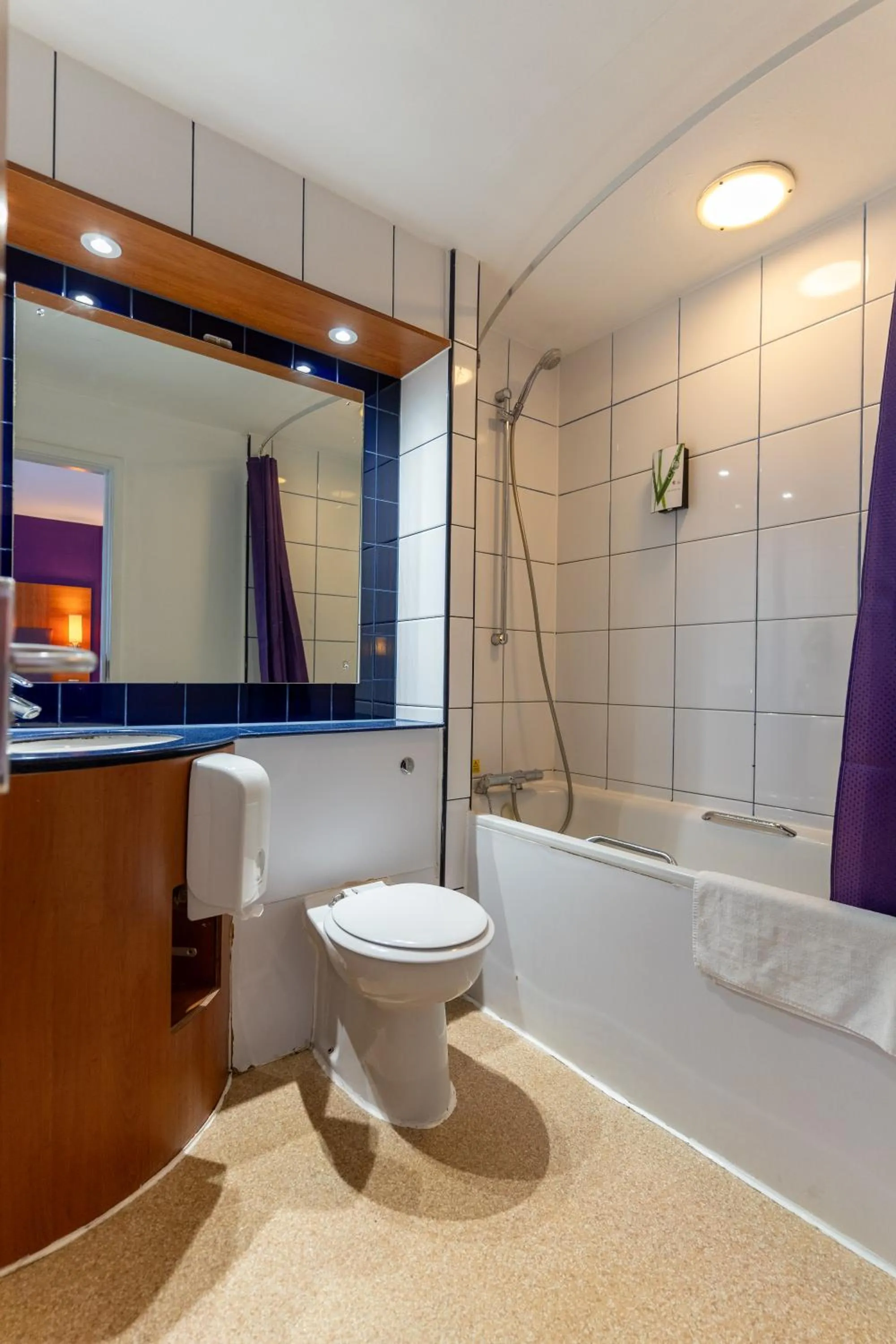 Shower in Tyger Inn Derby