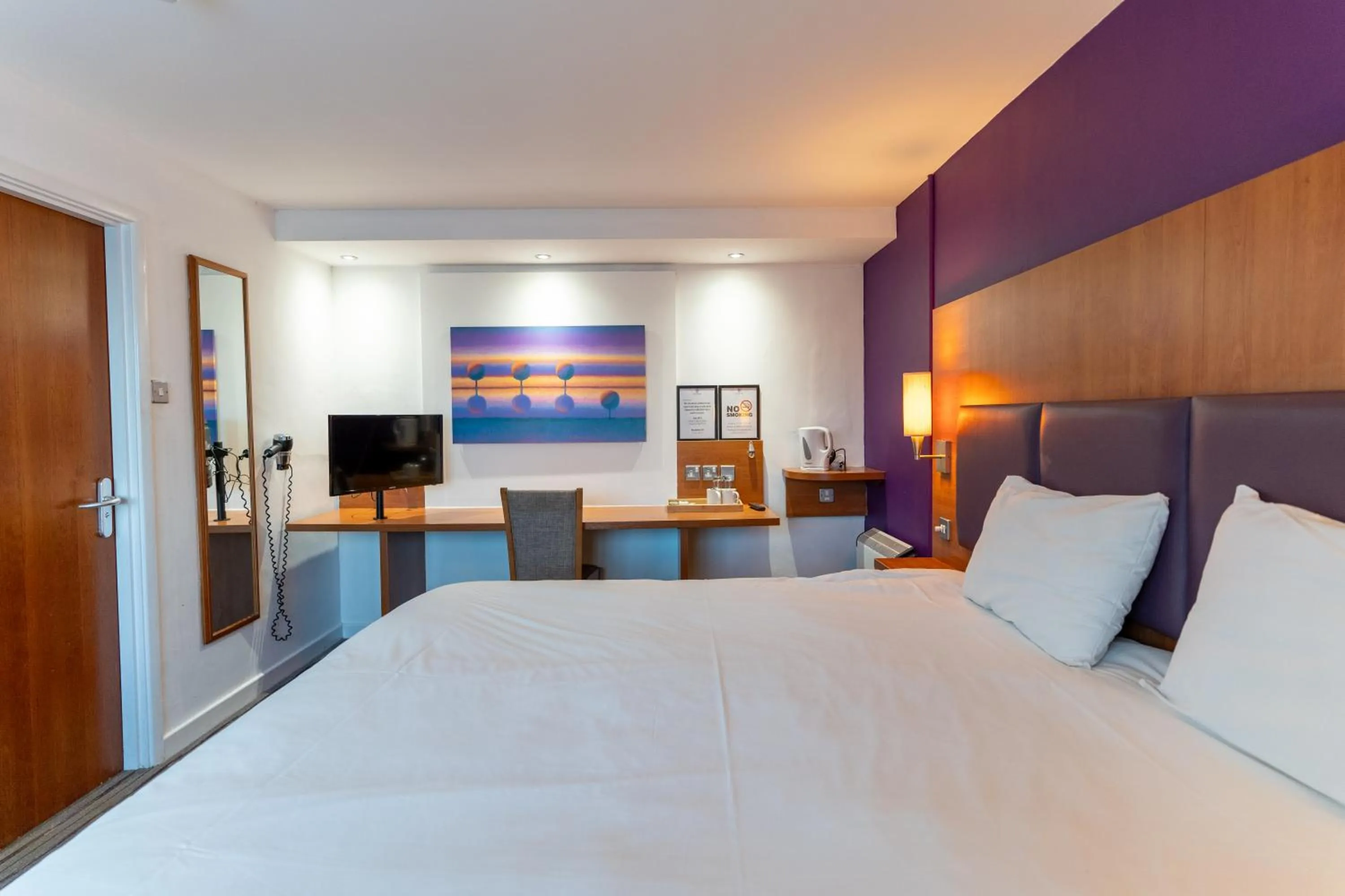 Photo of the whole room, Bed in Tyger Inn Derby