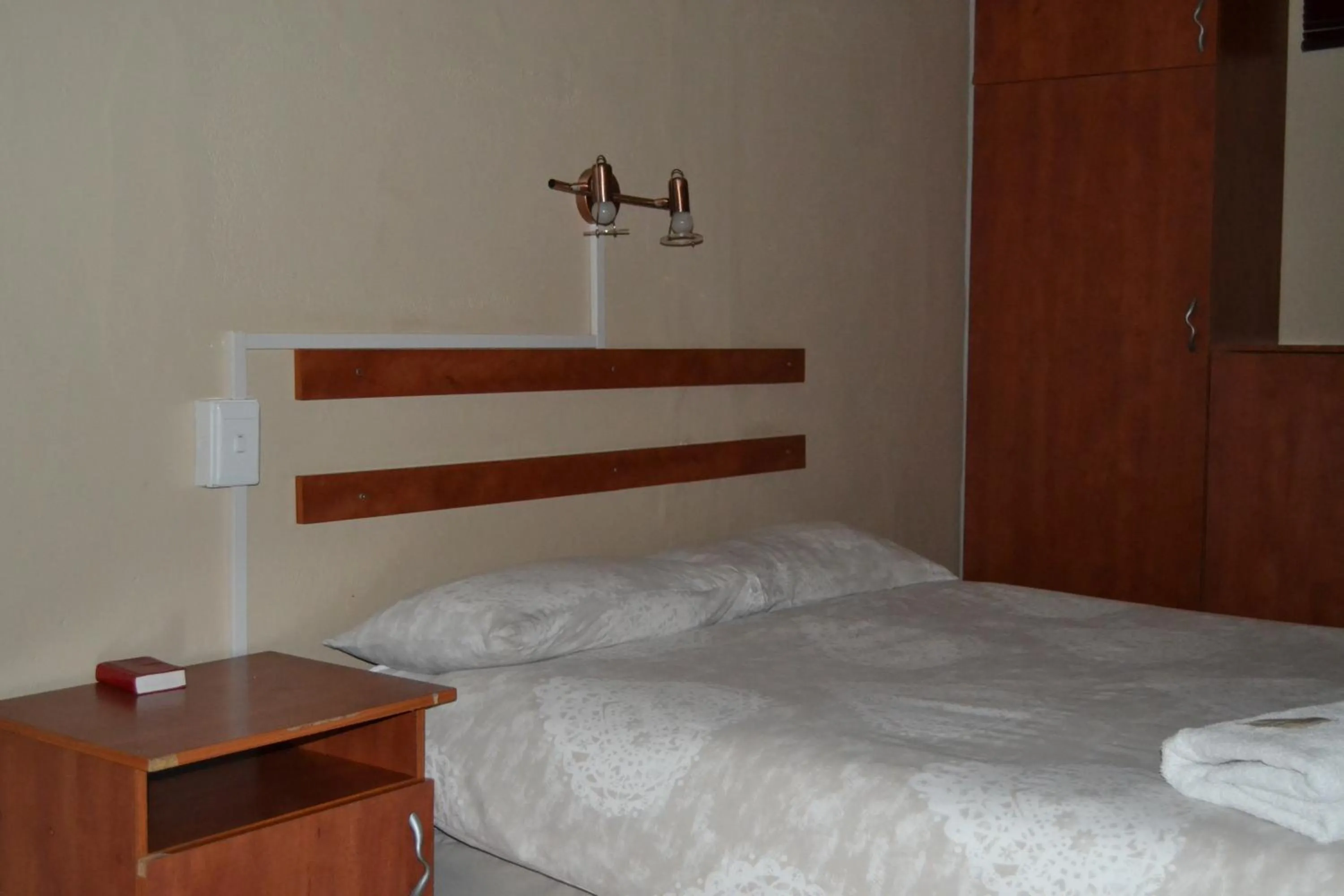 Bed in Kenhardt Hotel