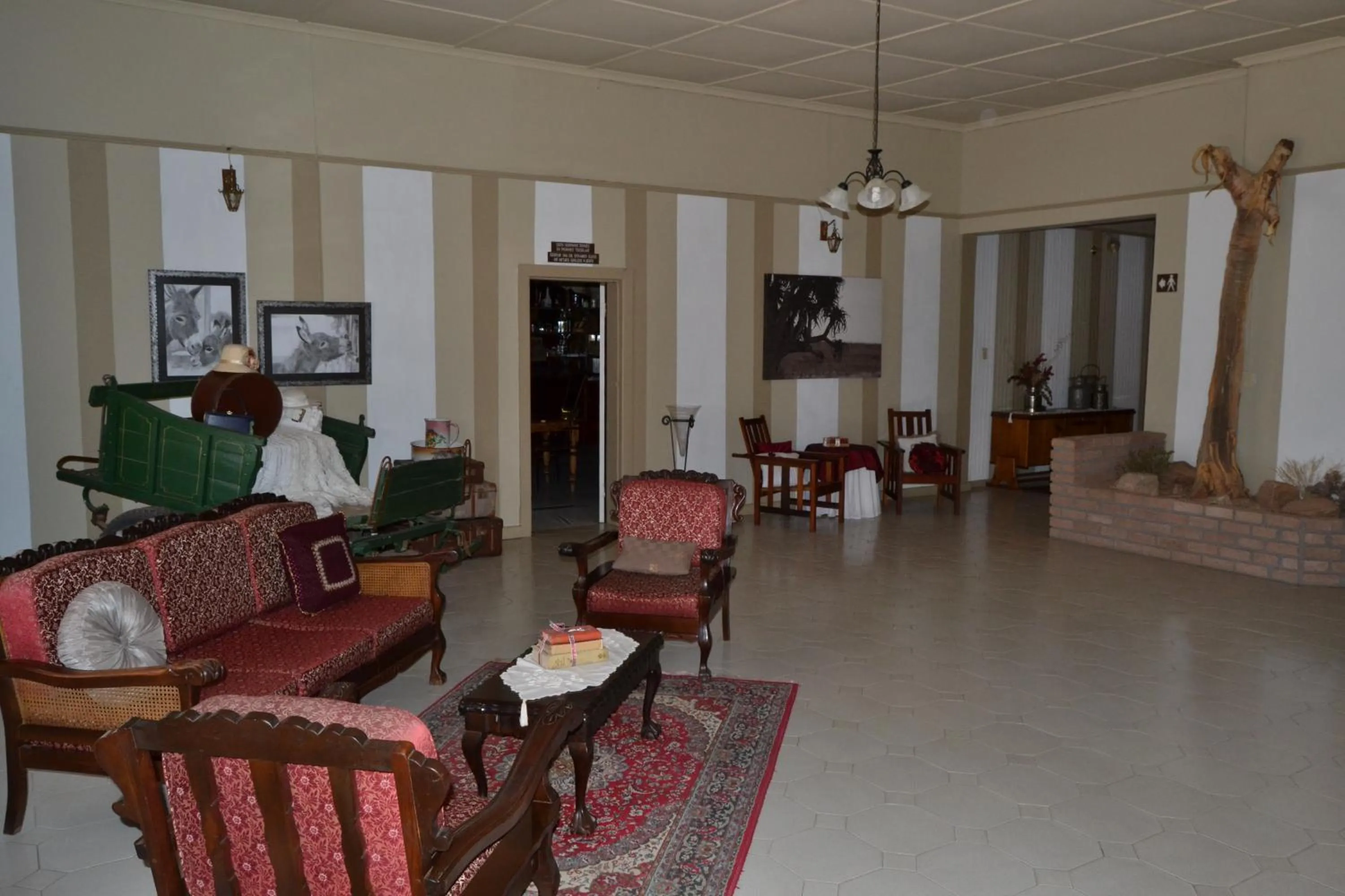 Communal lounge/ TV room in Kenhardt Hotel