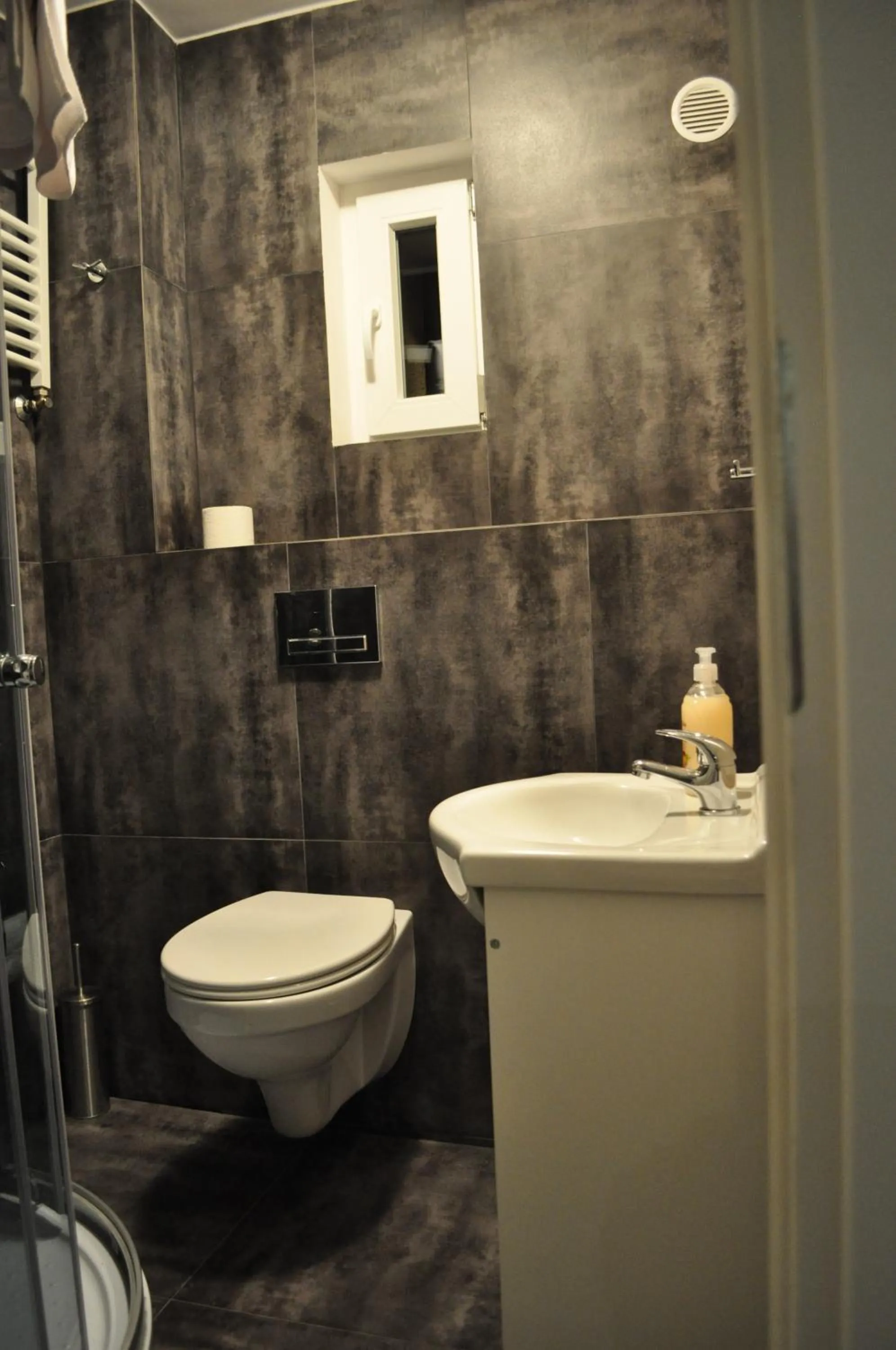 Bathroom in OperaHostel