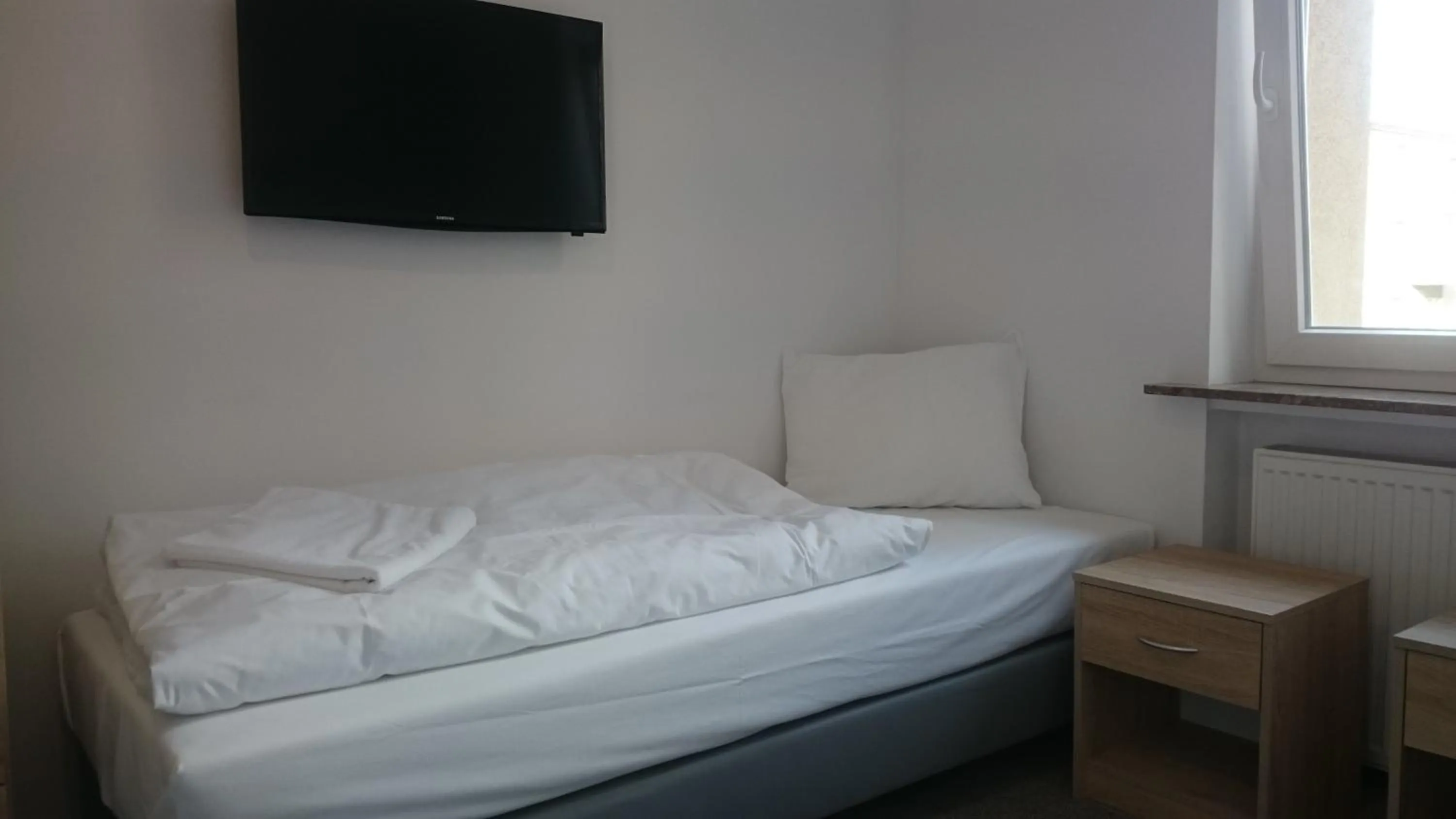 Photo of the whole room, Bed in OperaHostel