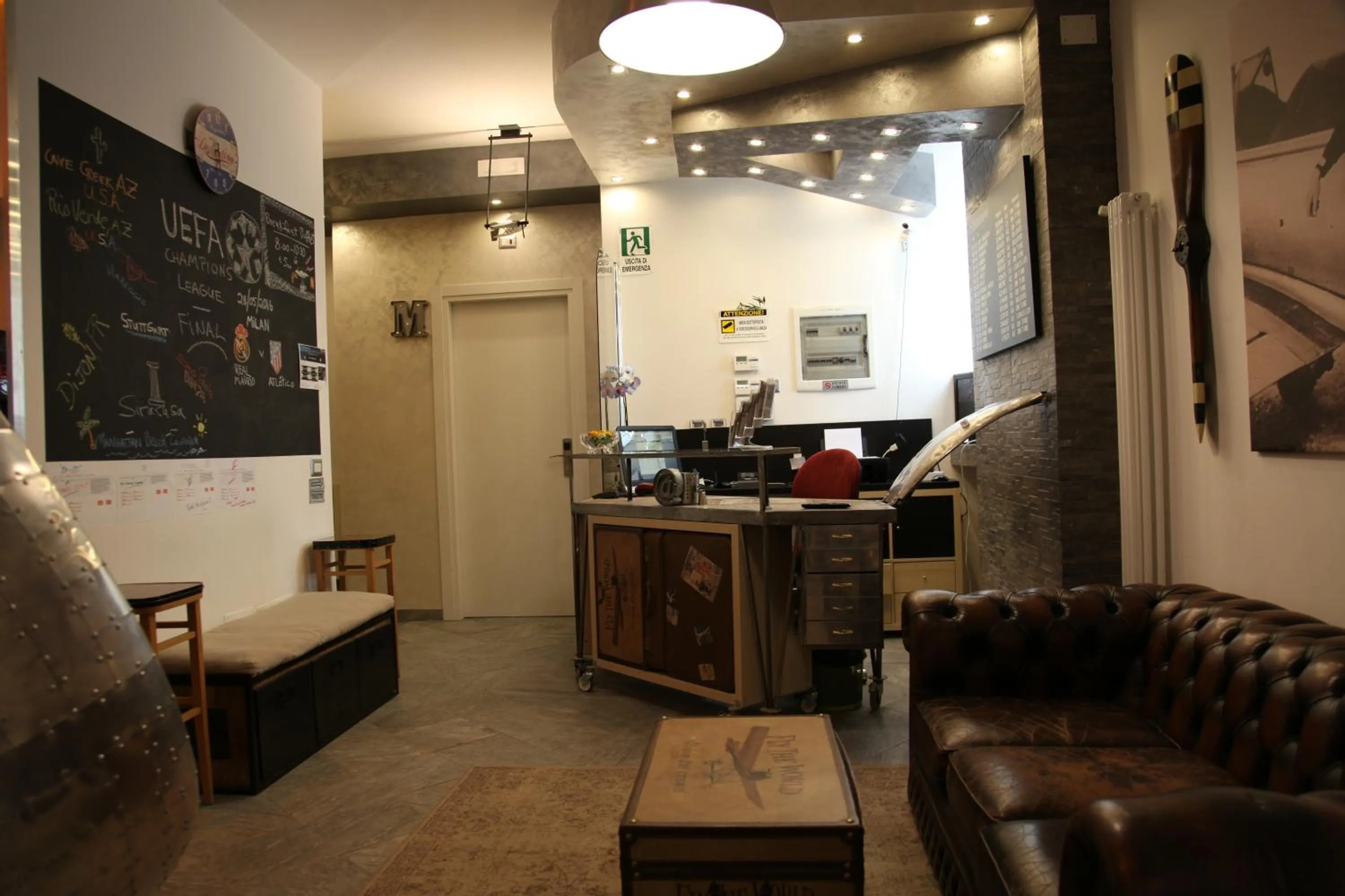 Restaurant/places to eat in Atmos Luxe Navigli