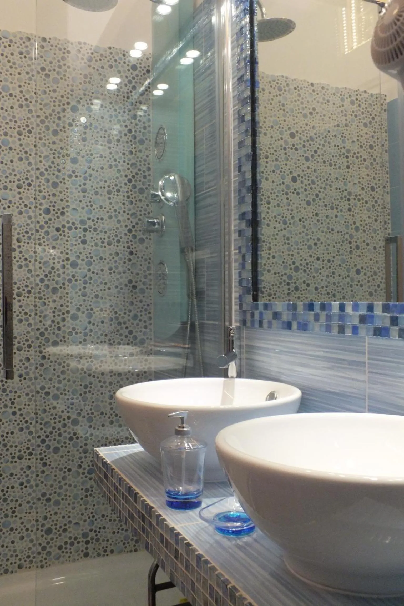 Shower in Atmos Luxe Navigli