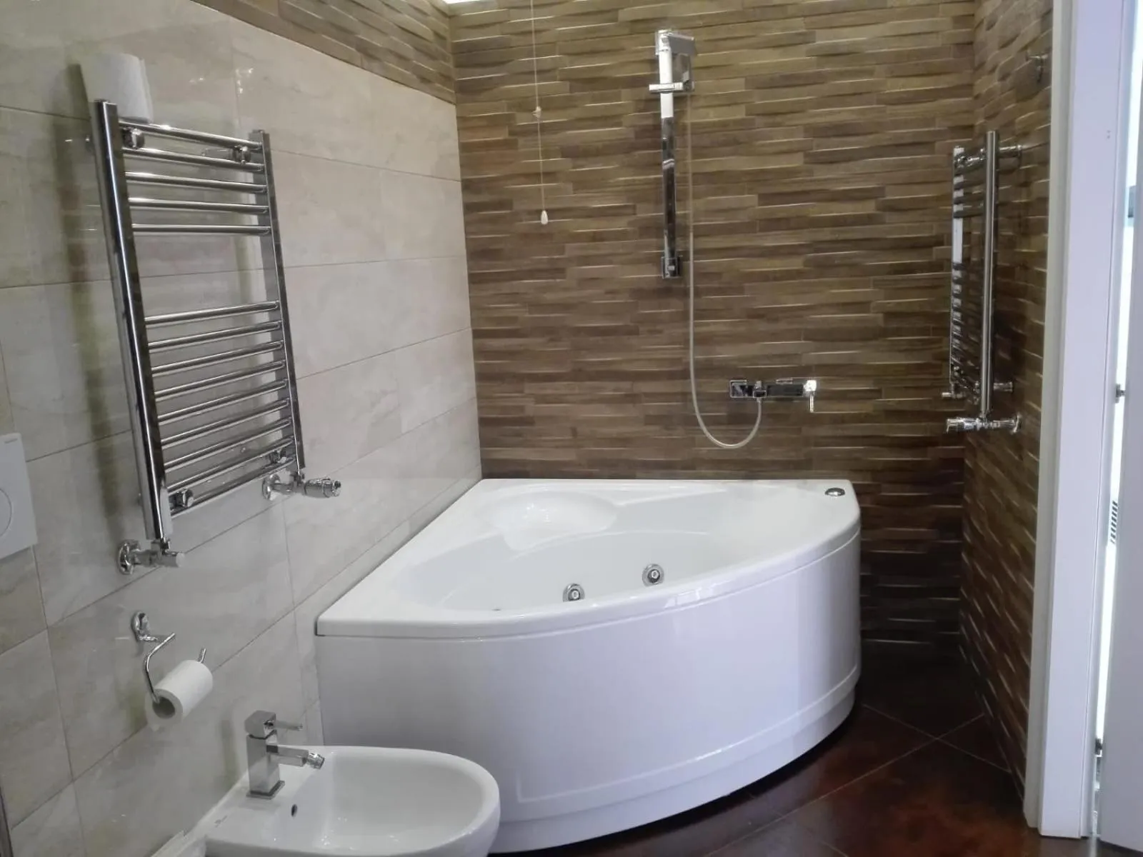 Hot Tub in Atmos Luxe Navigli