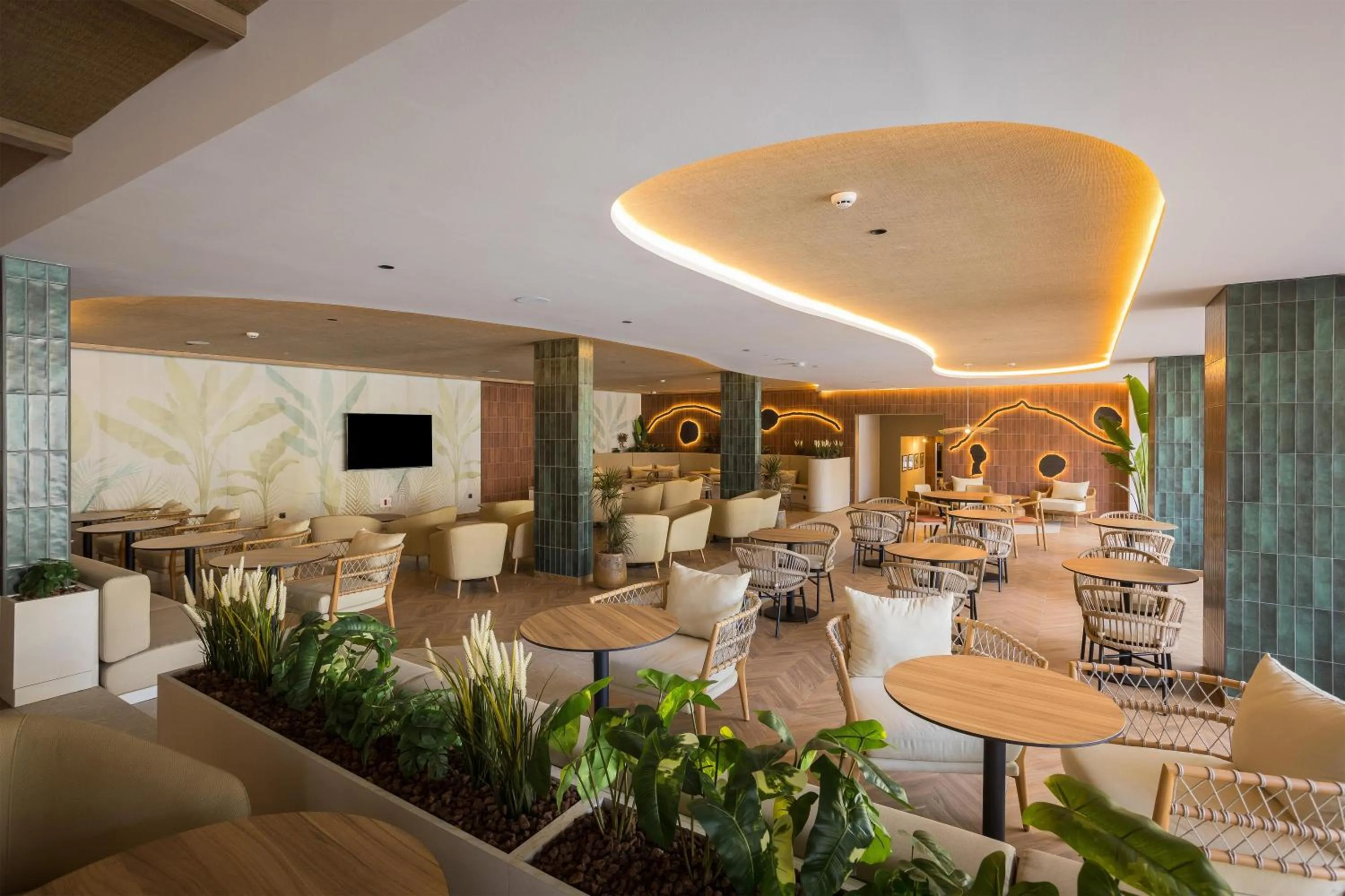 Lounge or bar in Radisson Resort & Residences Tenerife - Adults Only
