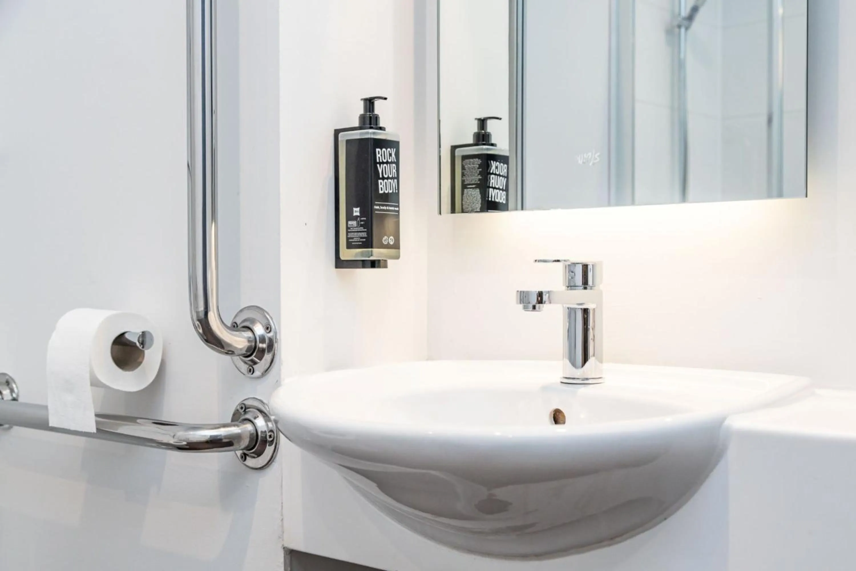 Bathroom in ibis Coleraine Riverside