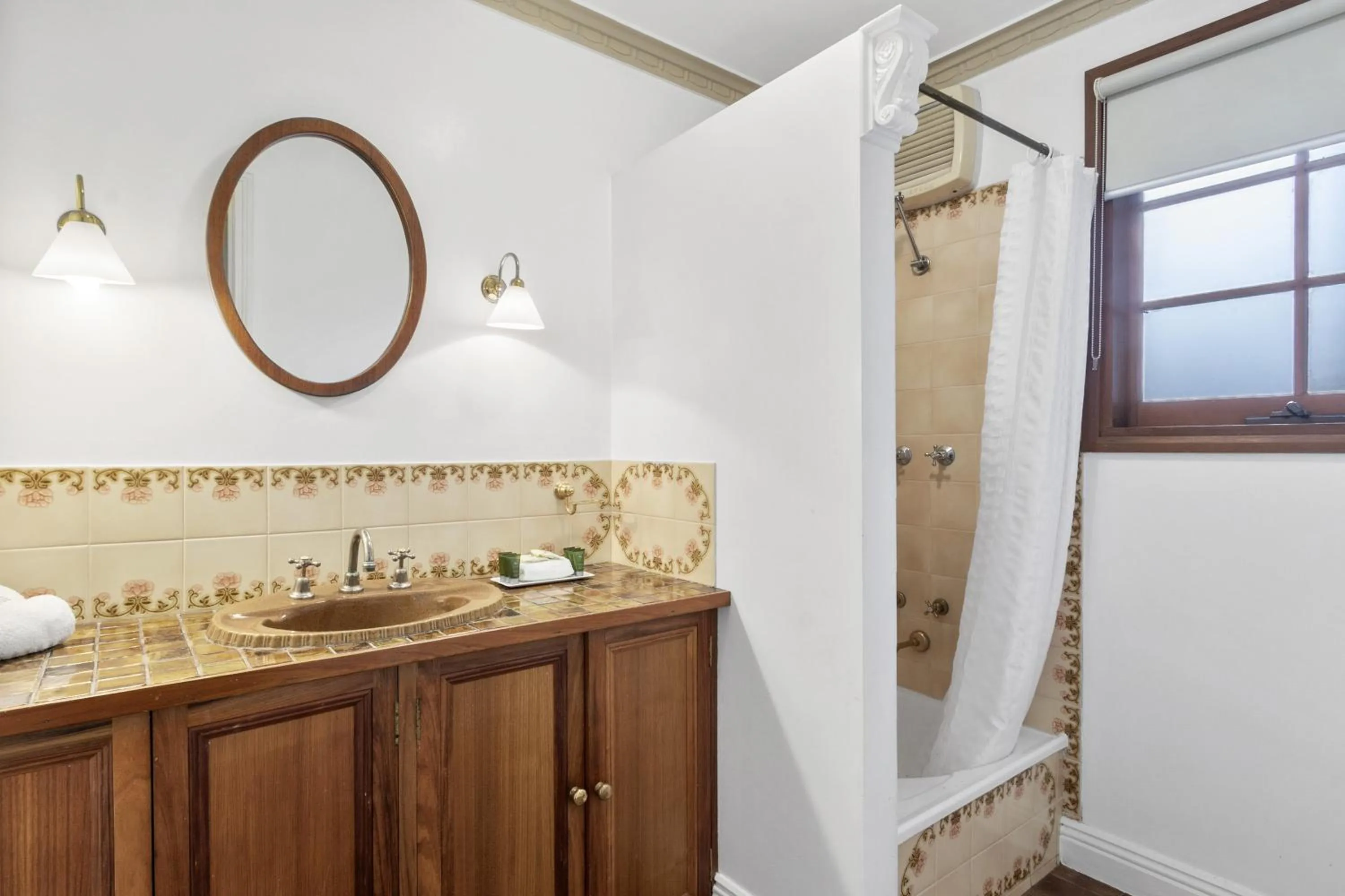 Bathroom in Grosvenor Court Apartments