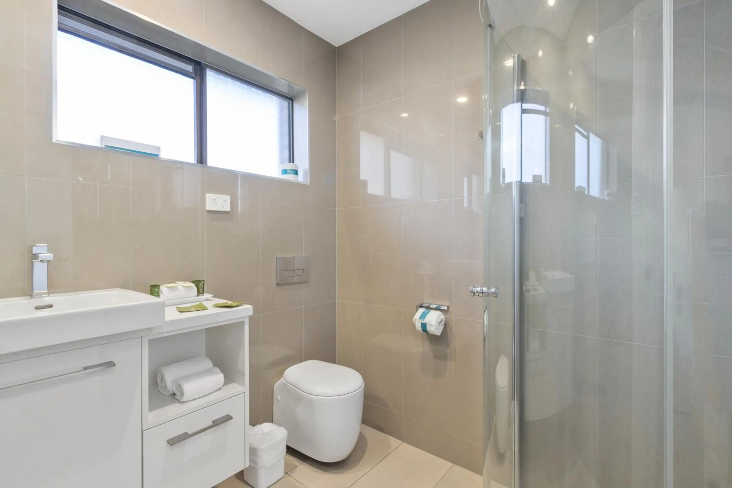 Bathroom in Grosvenor Court Apartments