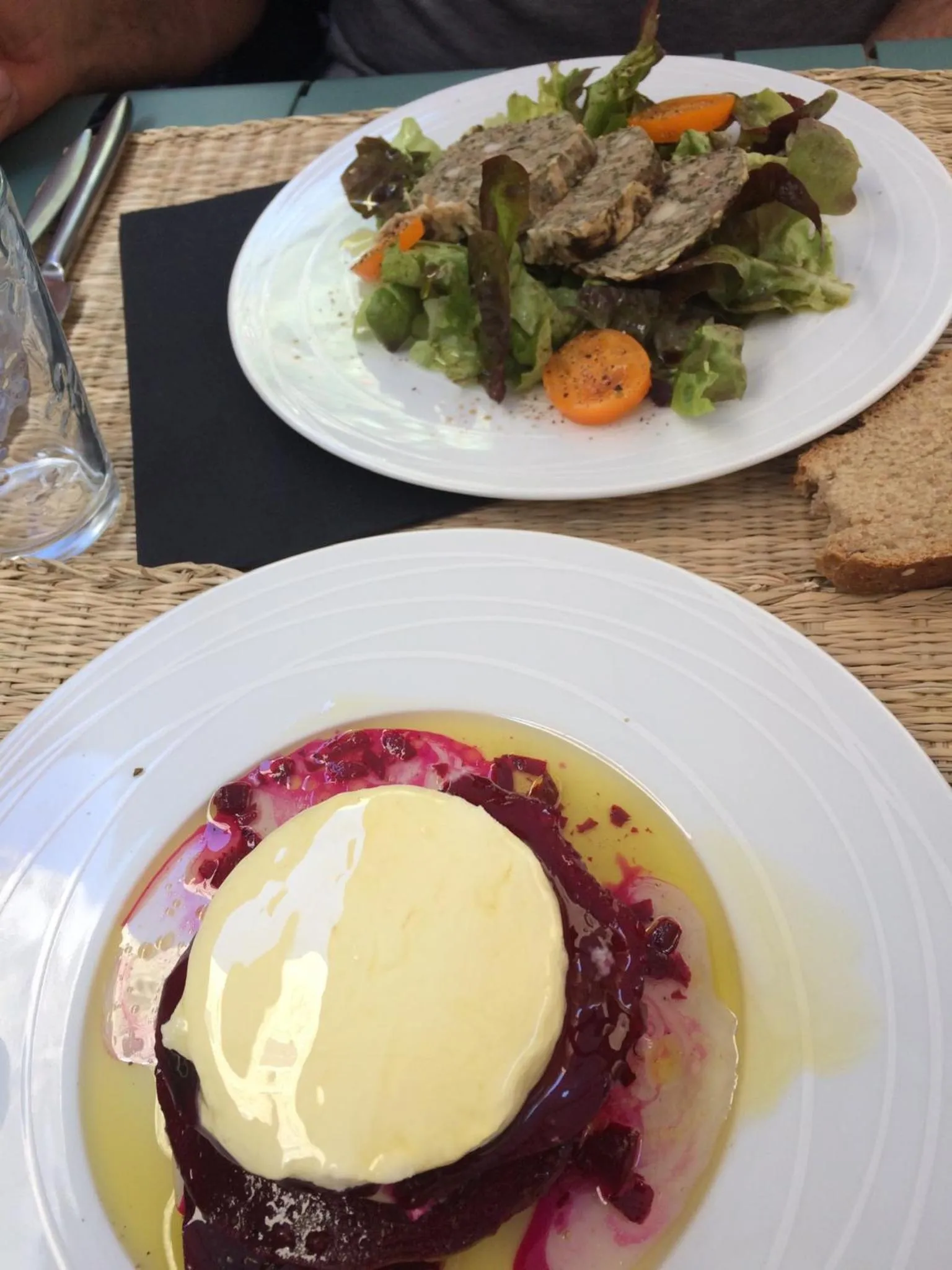 Restaurant/places to eat in Le Verger