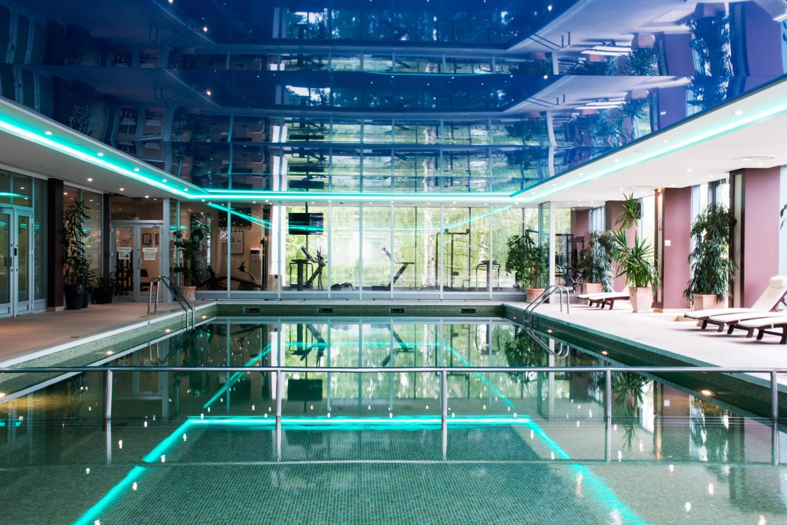 Swimming pool in Mercure Gdańsk Posejdon