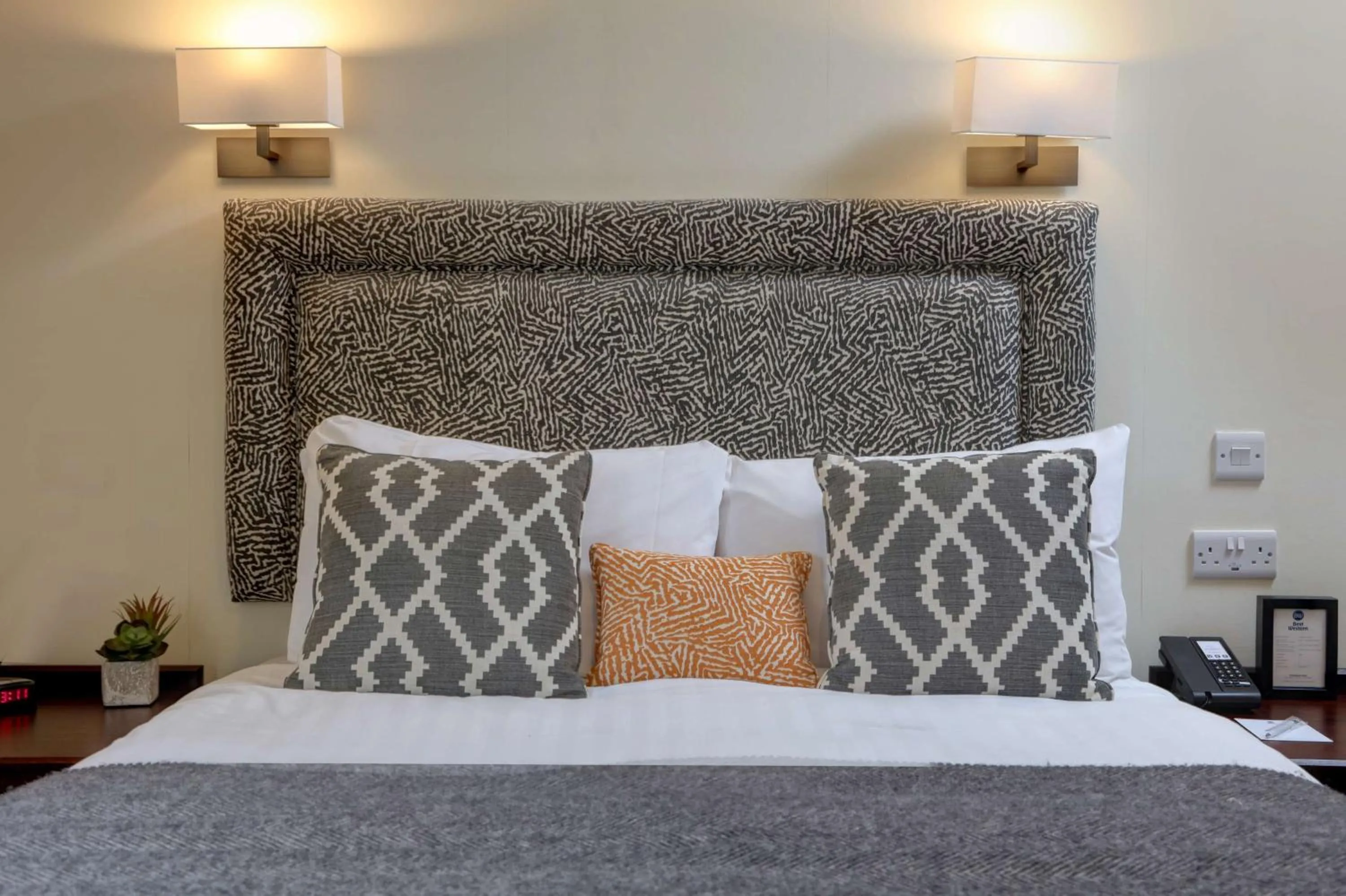 Photo of the whole room, Bed in BEST WESTERN The Crianlarich Hotel