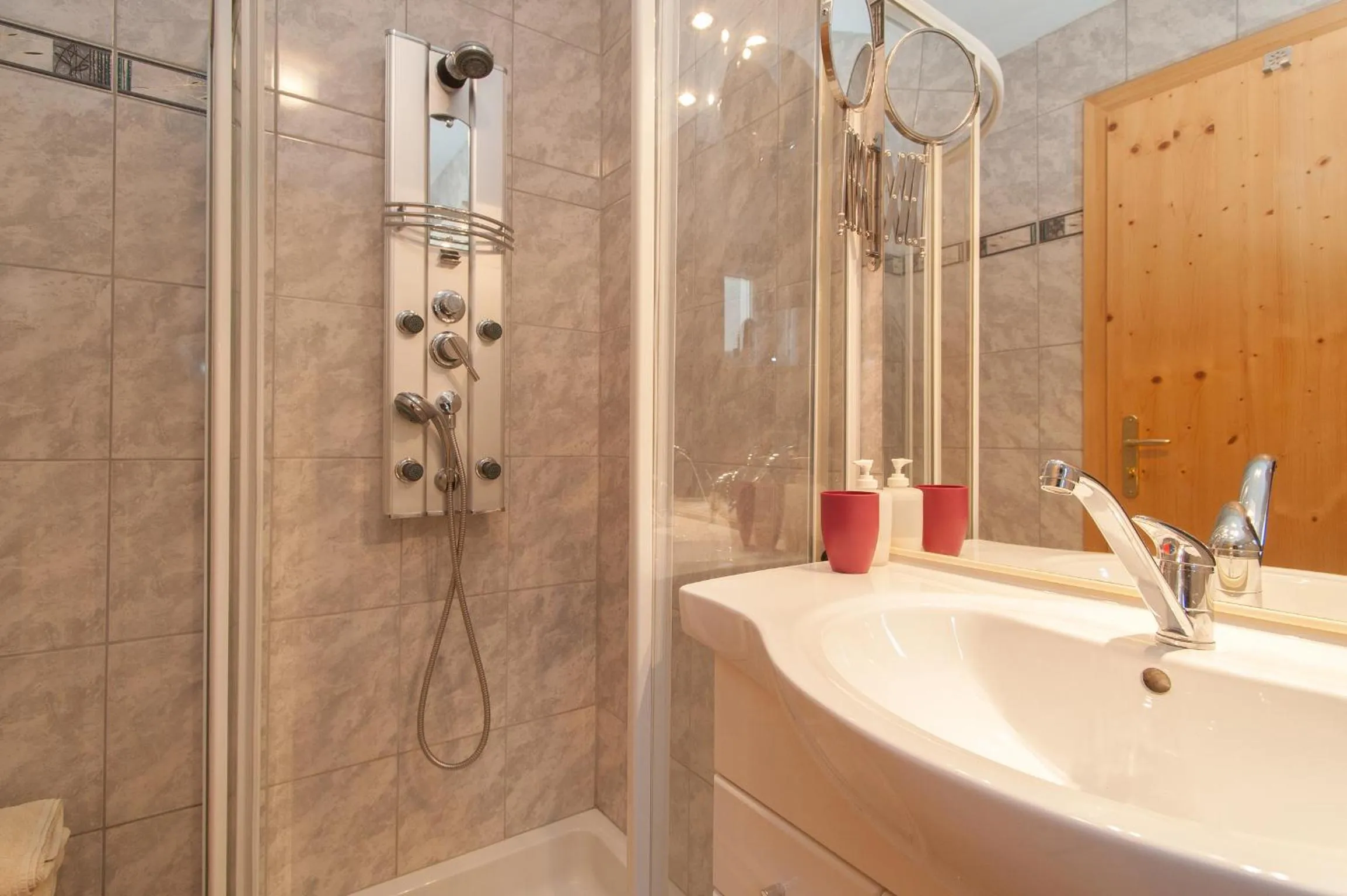 Photo of the whole room in Lug ins Land