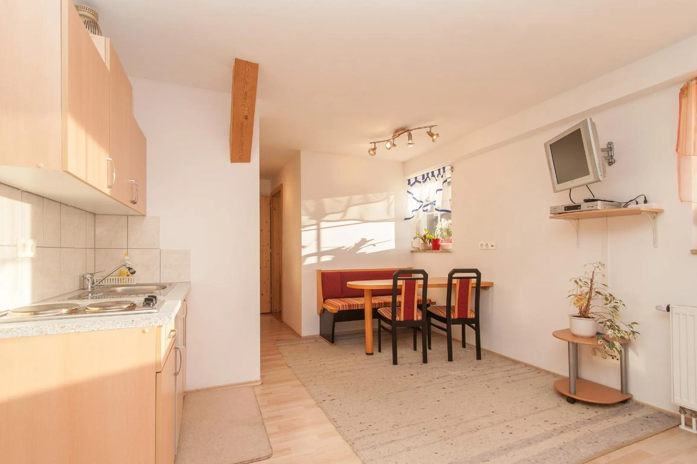 Photo of the whole room in Lug ins Land