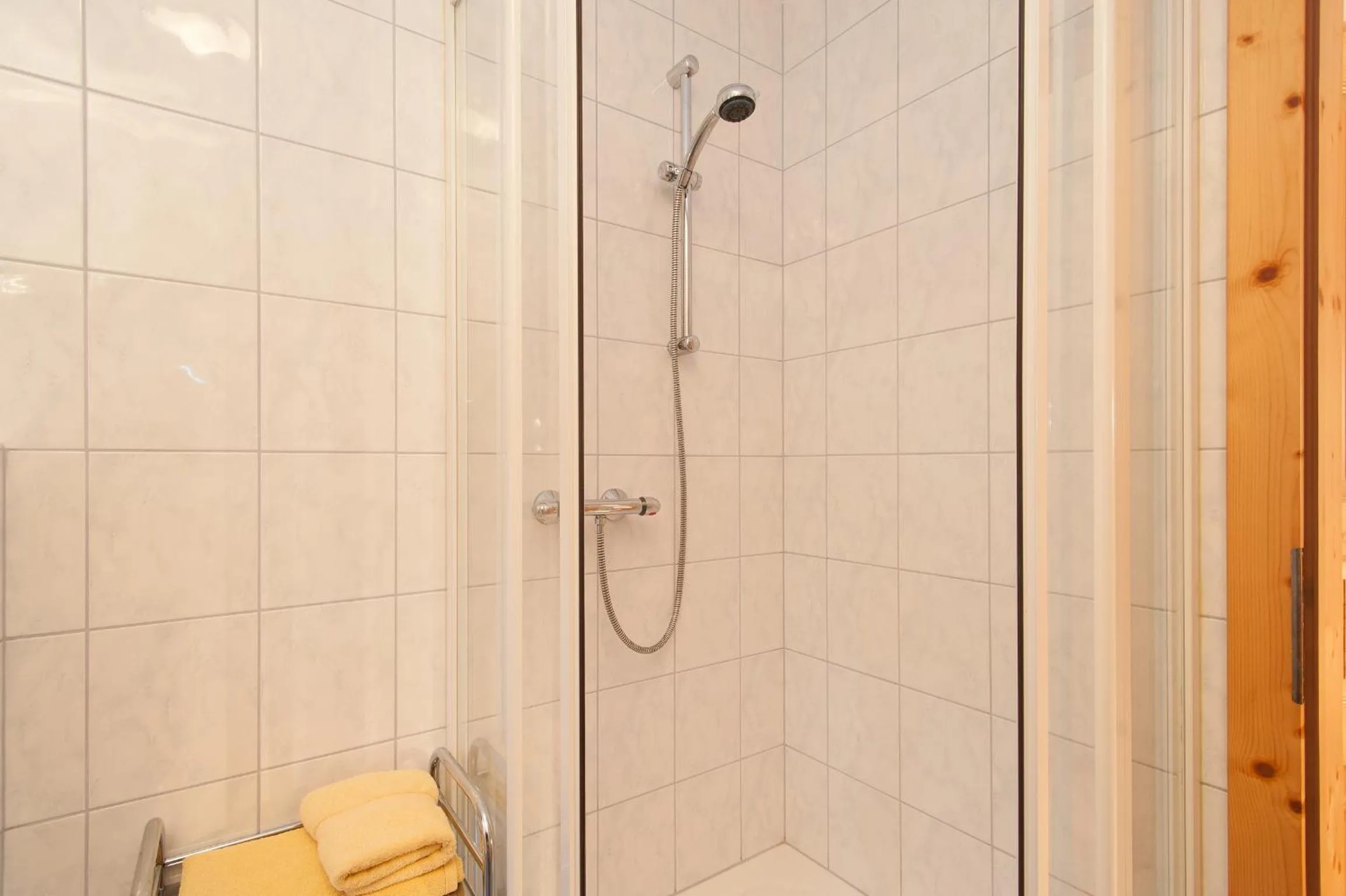 Photo of the whole room in Lug ins Land