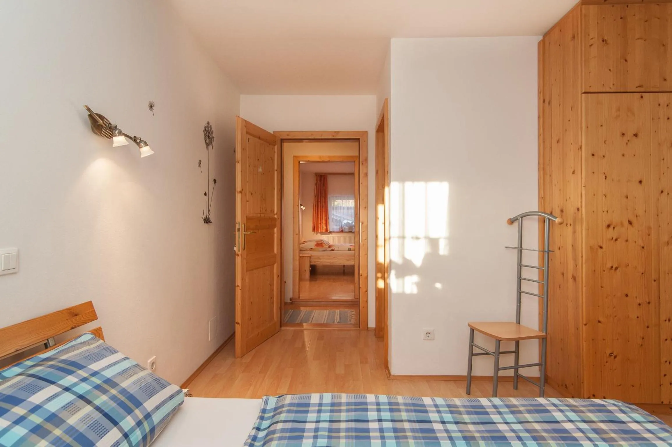 Photo of the whole room in Lug ins Land