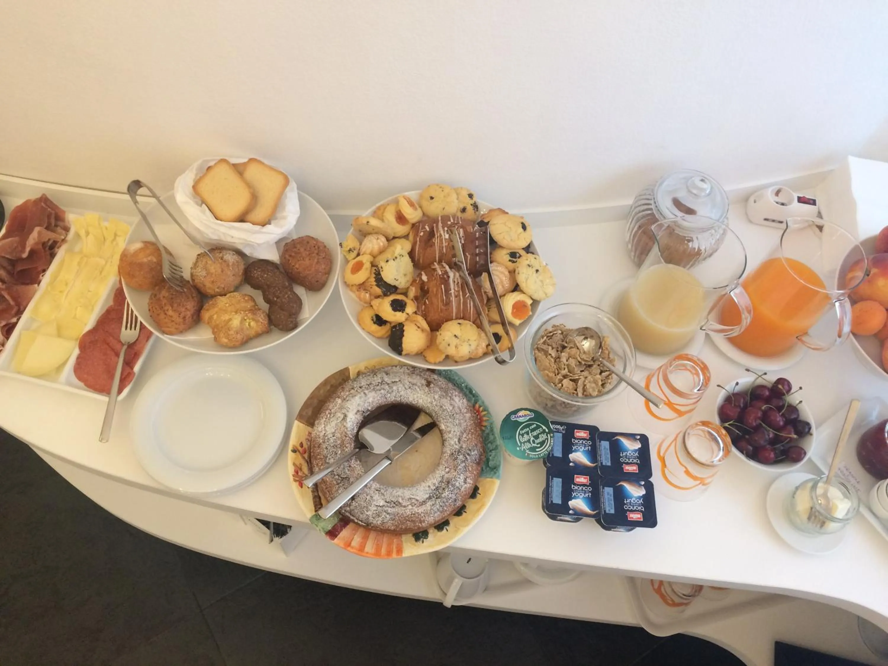 Continental breakfast in B&B VIA ROMA 25