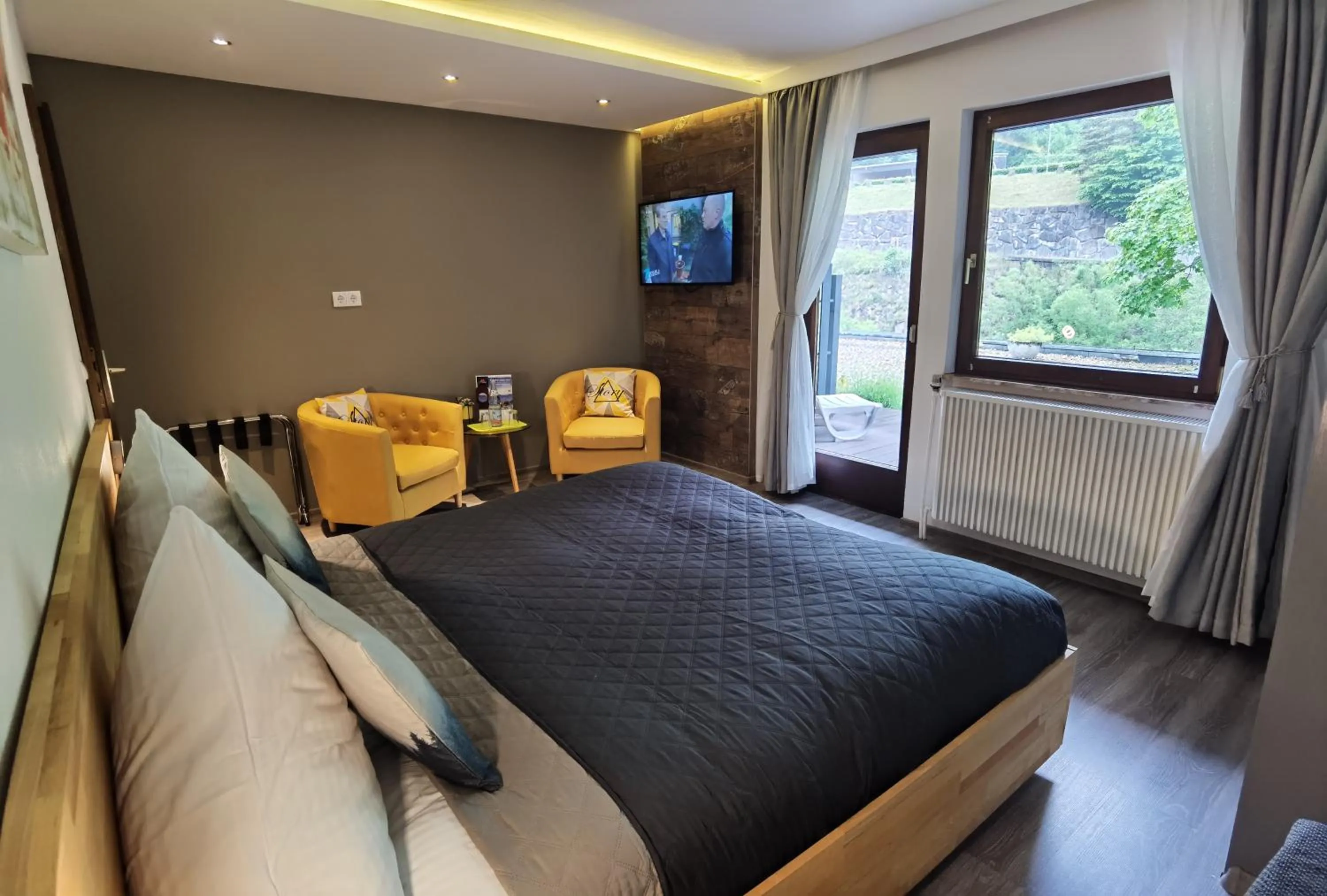 Photo of the whole room, Bed in Das Waldhaus