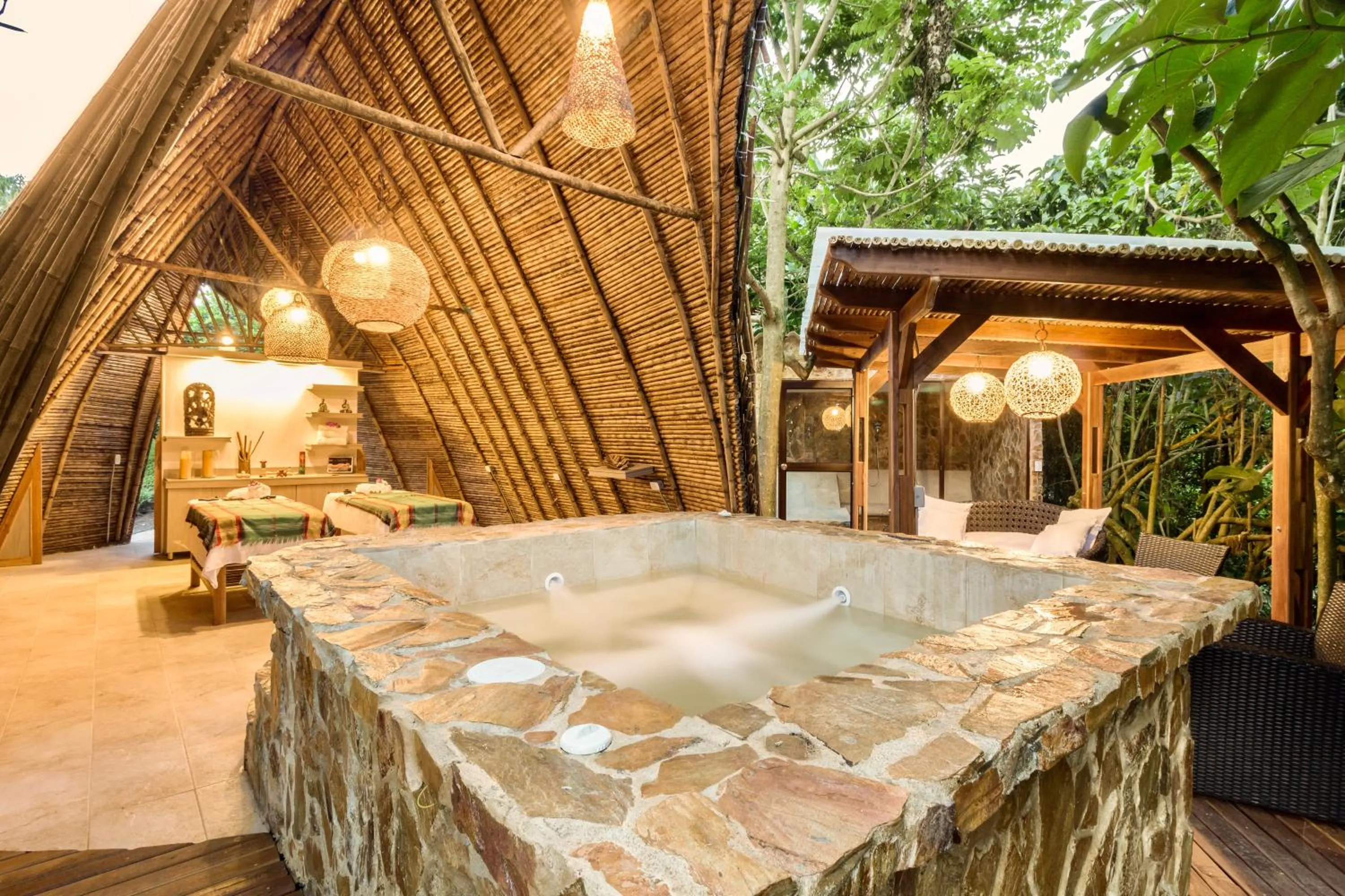 Hot Tub in Hotel Spa La Colina