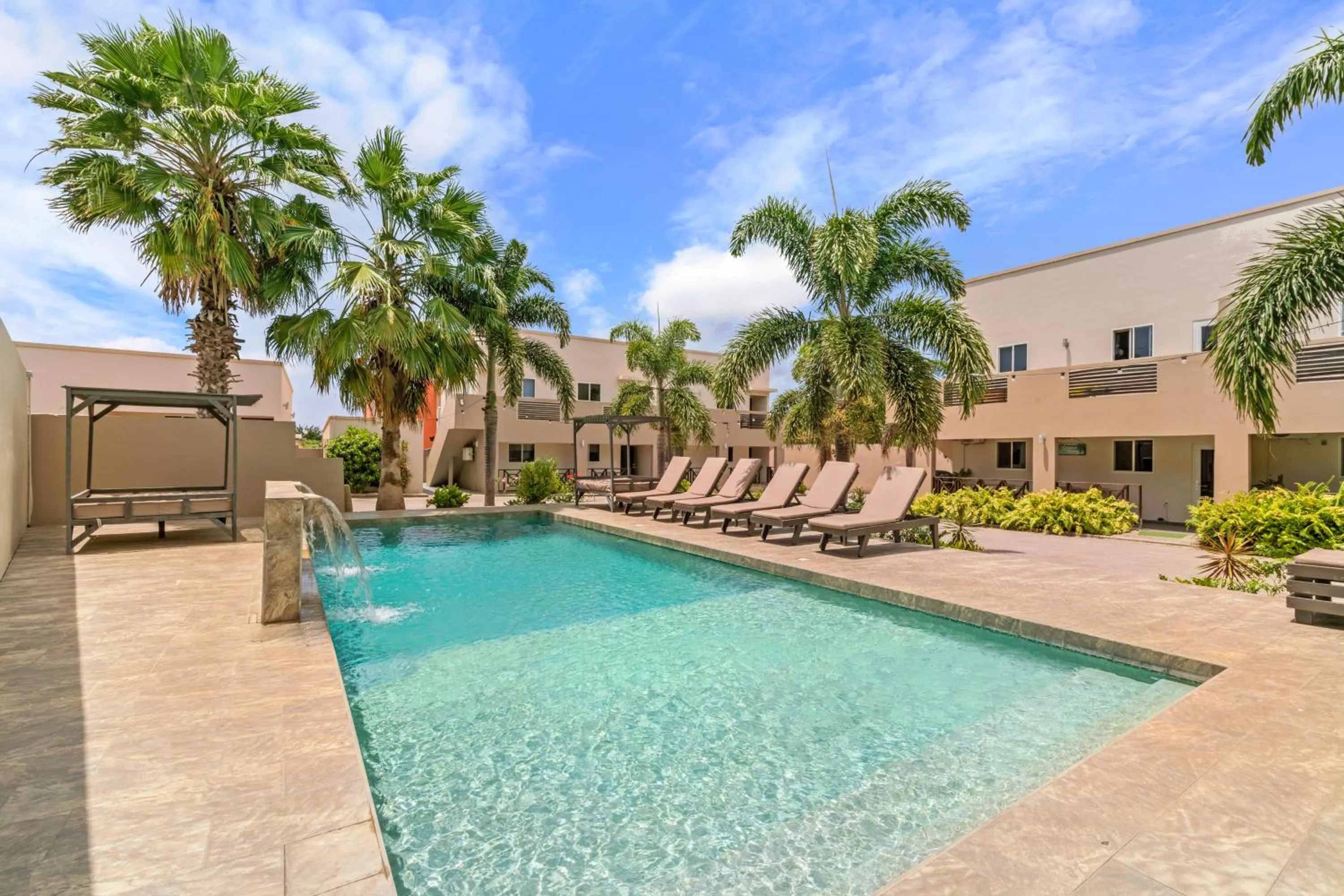 Swimming pool in Curadise Living