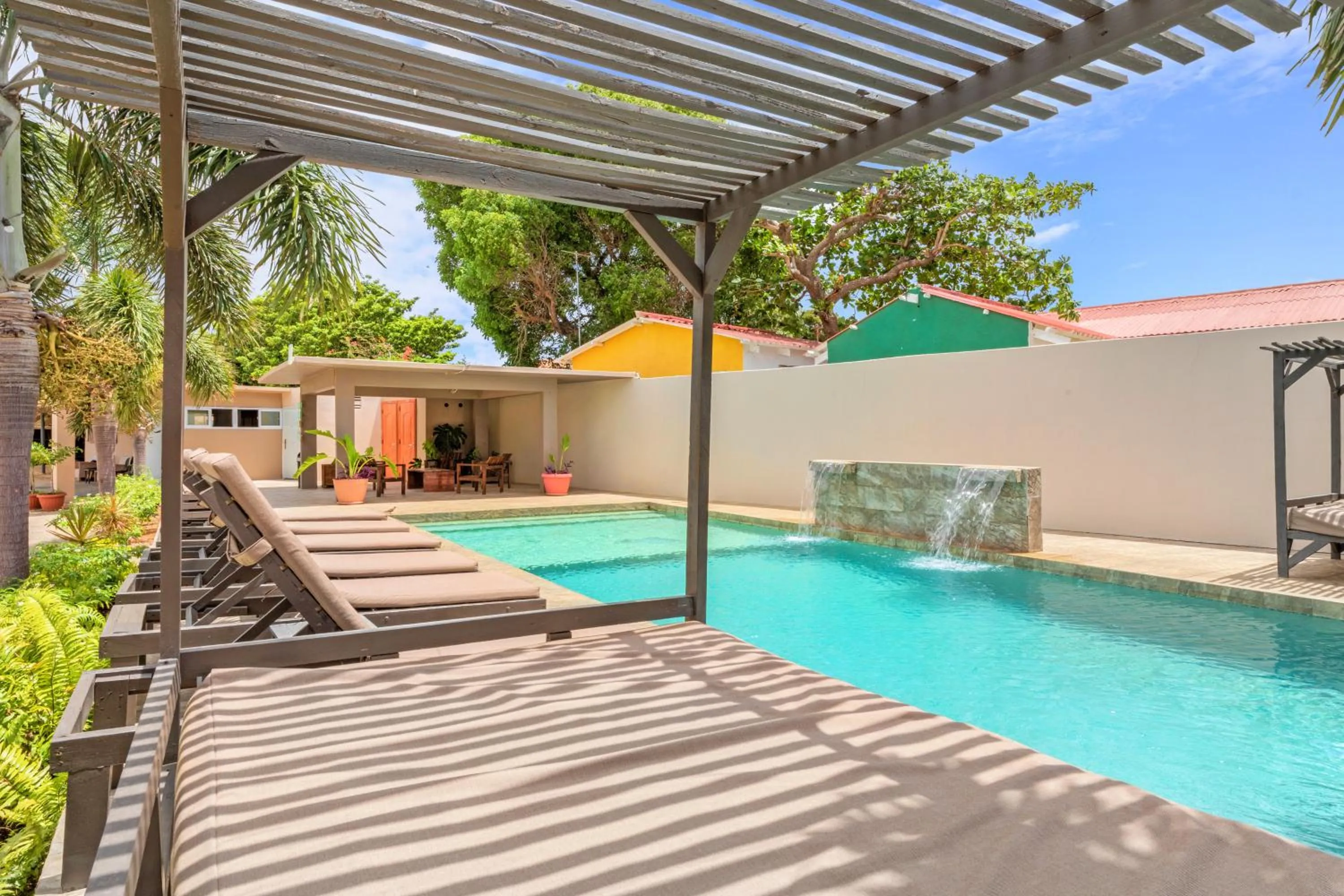 Swimming pool in Curadise Living