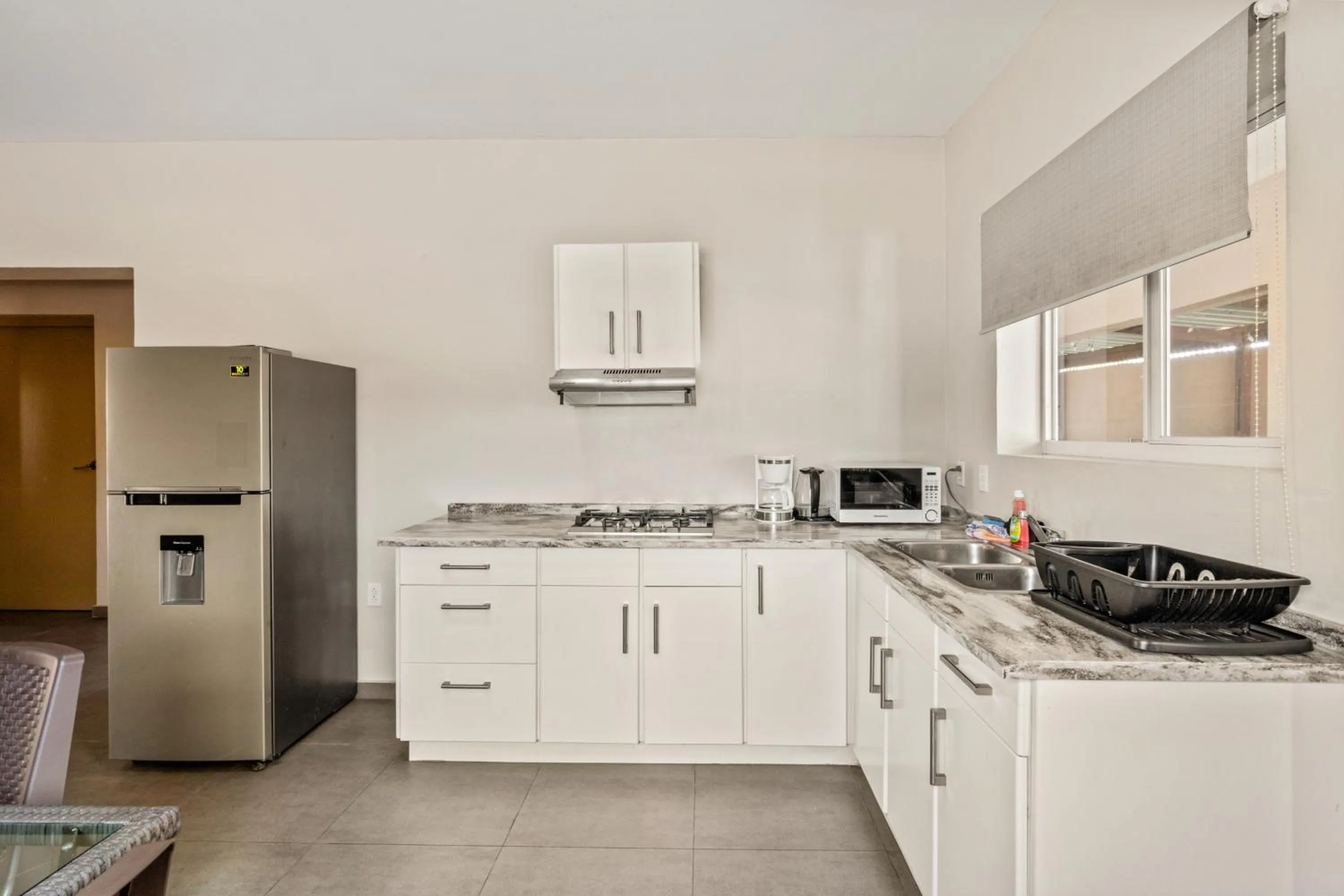 Kitchen or kitchenette in Curadise Living