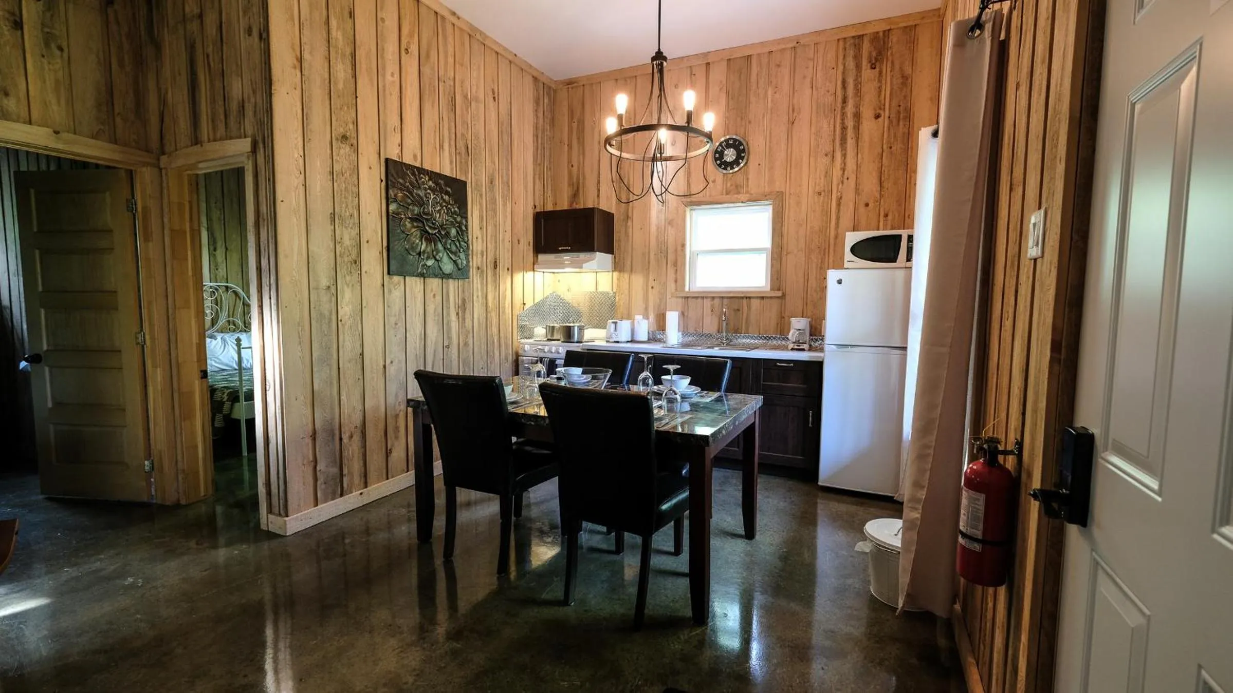Dining area in Chalets du Domaine Yamaska