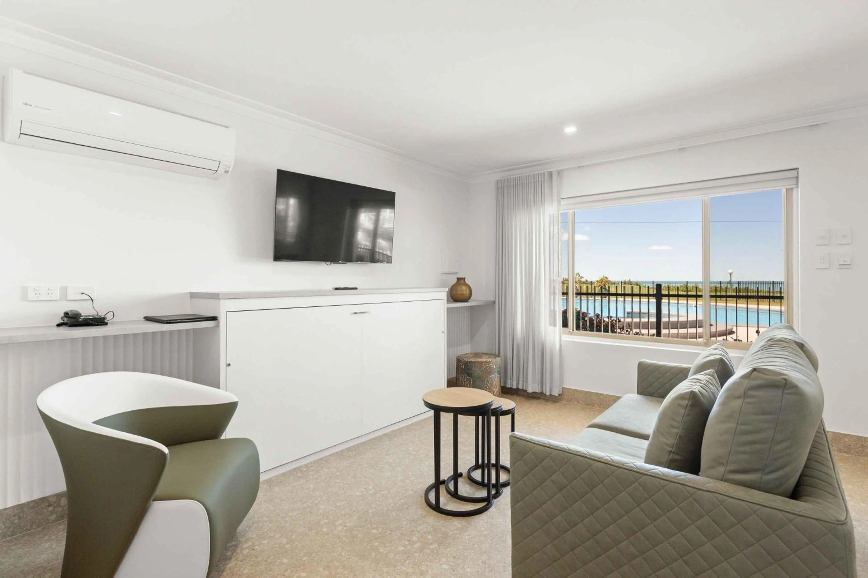 TV and multimedia in Moonlight Bay Suites