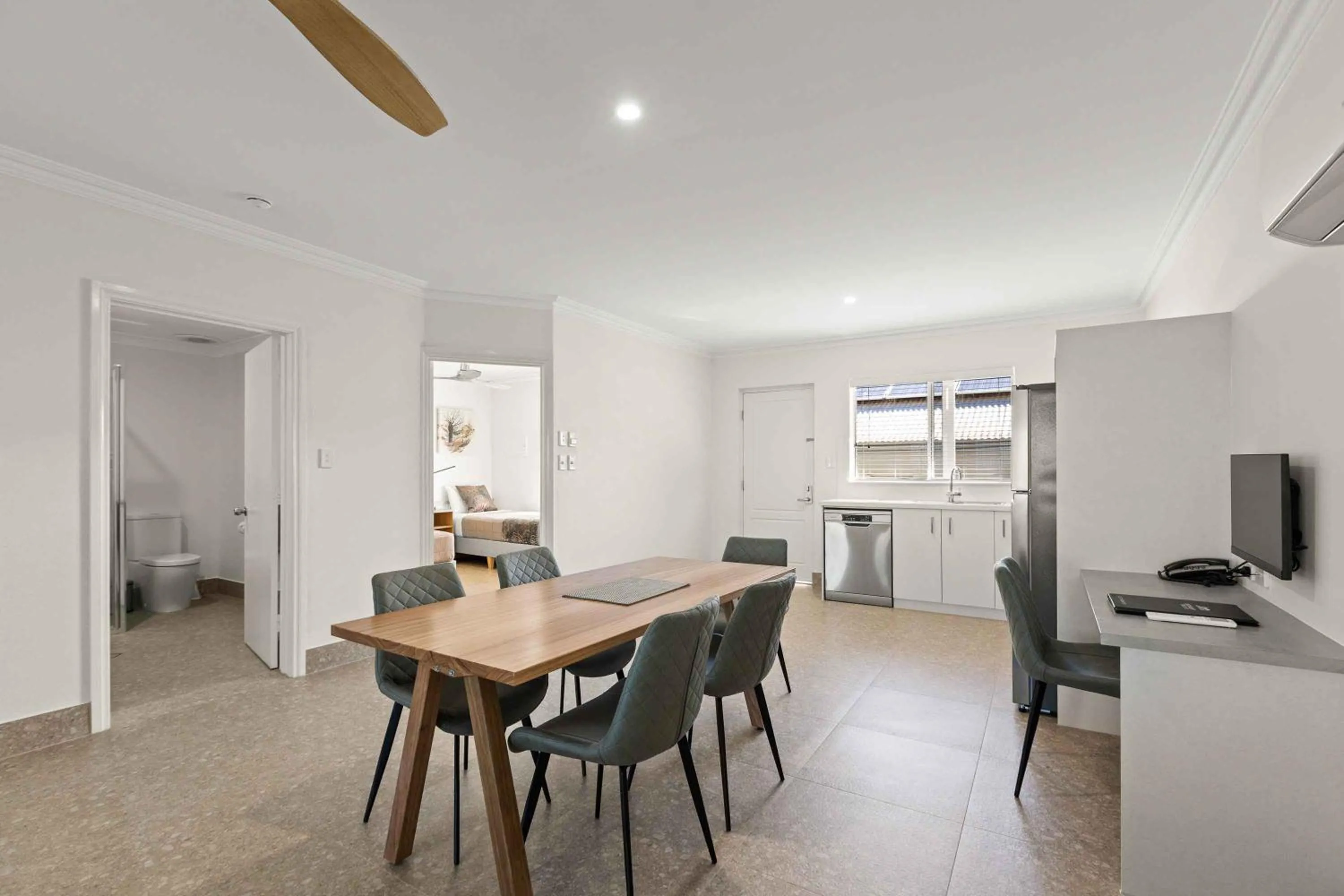 Dining area in Moonlight Bay Suites