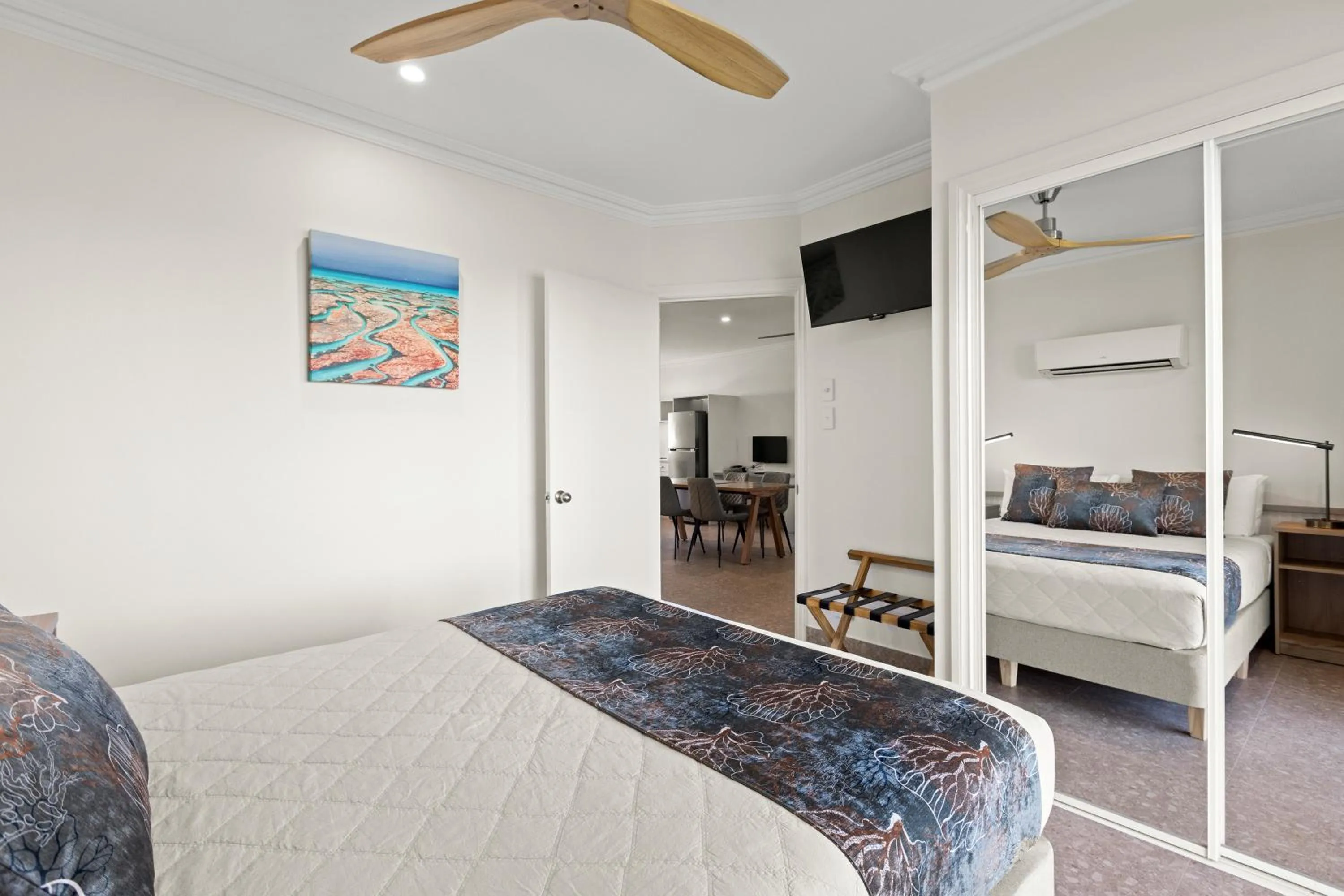 Bedroom, Bed in Moonlight Bay Suites