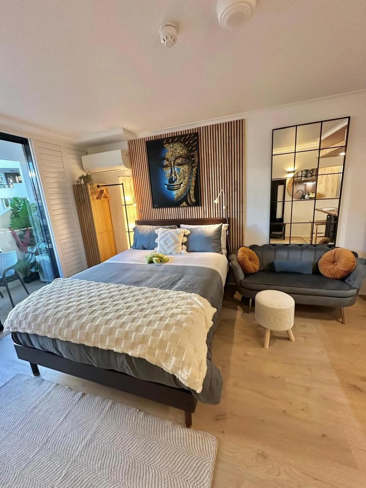 Bedroom, Bed in West End Central Apartments