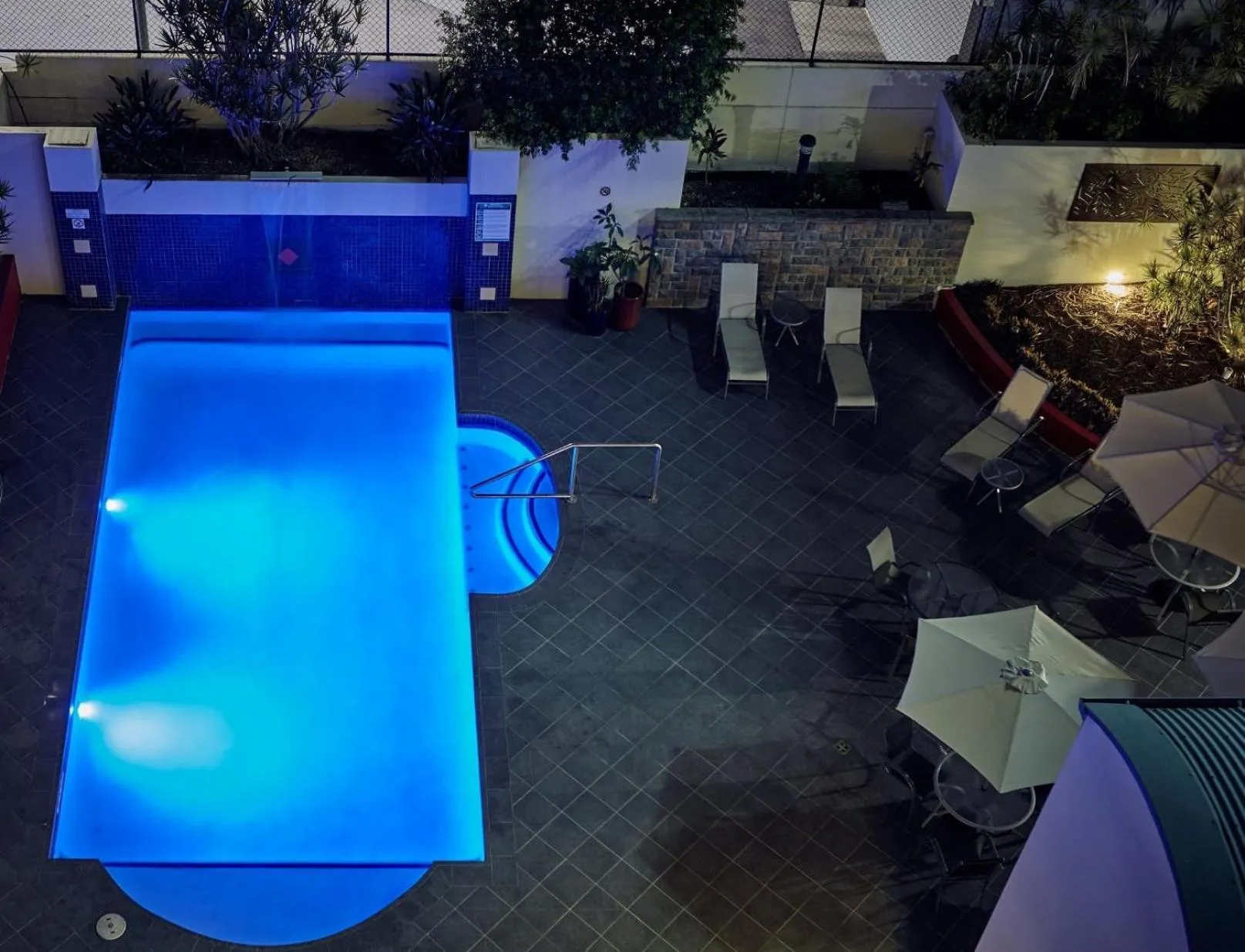 West End Central Apartments