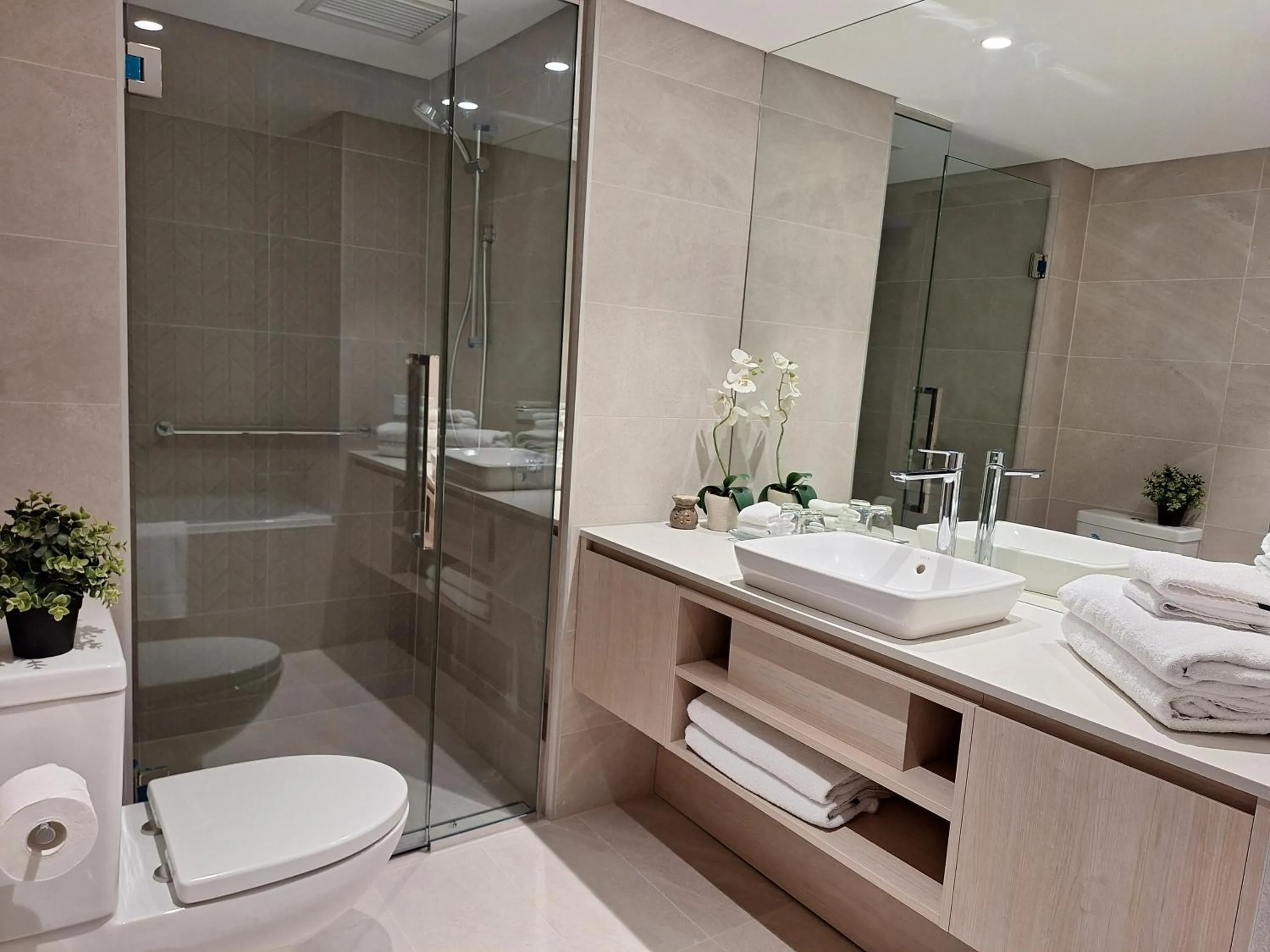 Shower in Hyatt Regency Perth